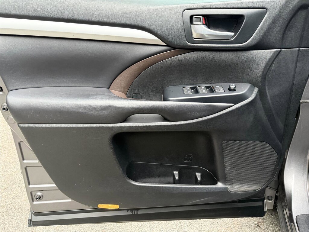 Used 2018 Toyota Highlander XLE SUV