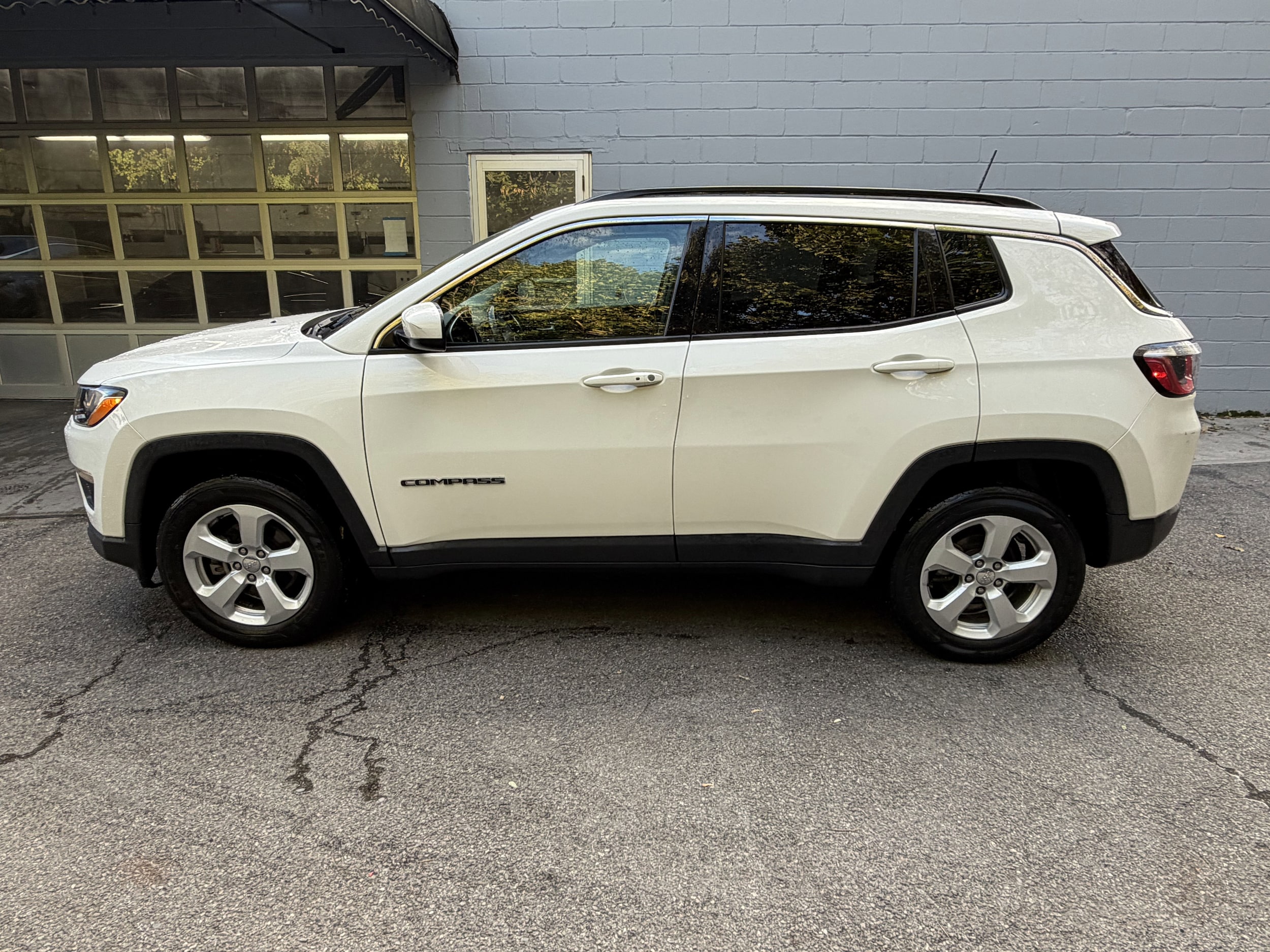 Used 2018 Jeep Compass Latitude with VIN 3C4NJDBB8JT231368 for sale in Brooklyn, NY