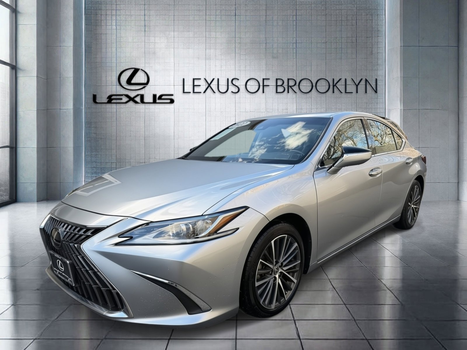 2022 Lexus ES 350's photo