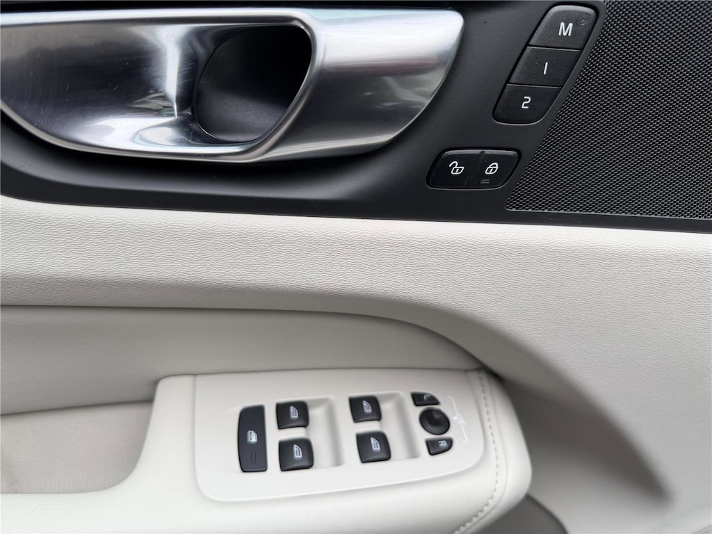 Used 2025 Volvo XC60 B5 Core SUV