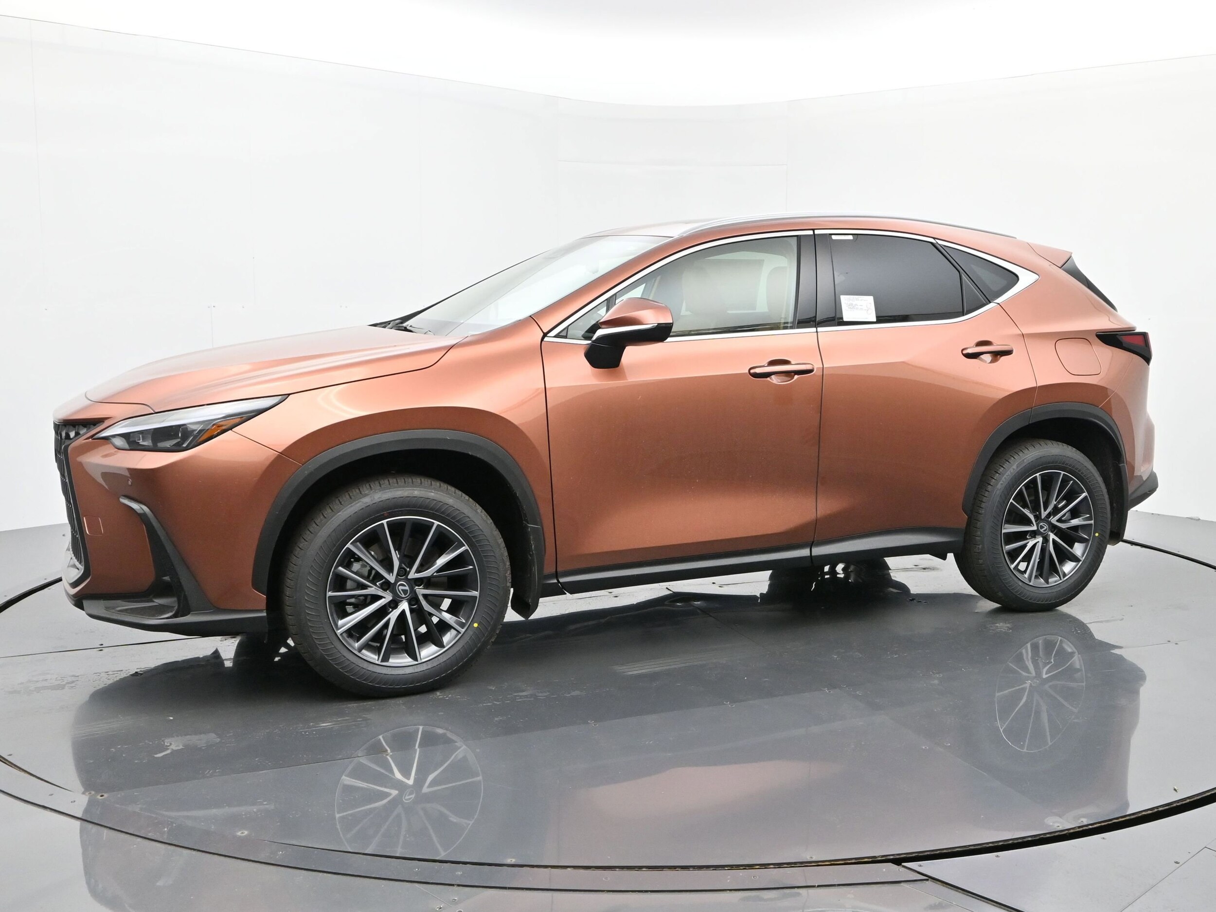 2026 Lexus NX 350h Premium photo 2