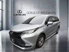 2023 Toyota Sienna LE Van Passenger Van