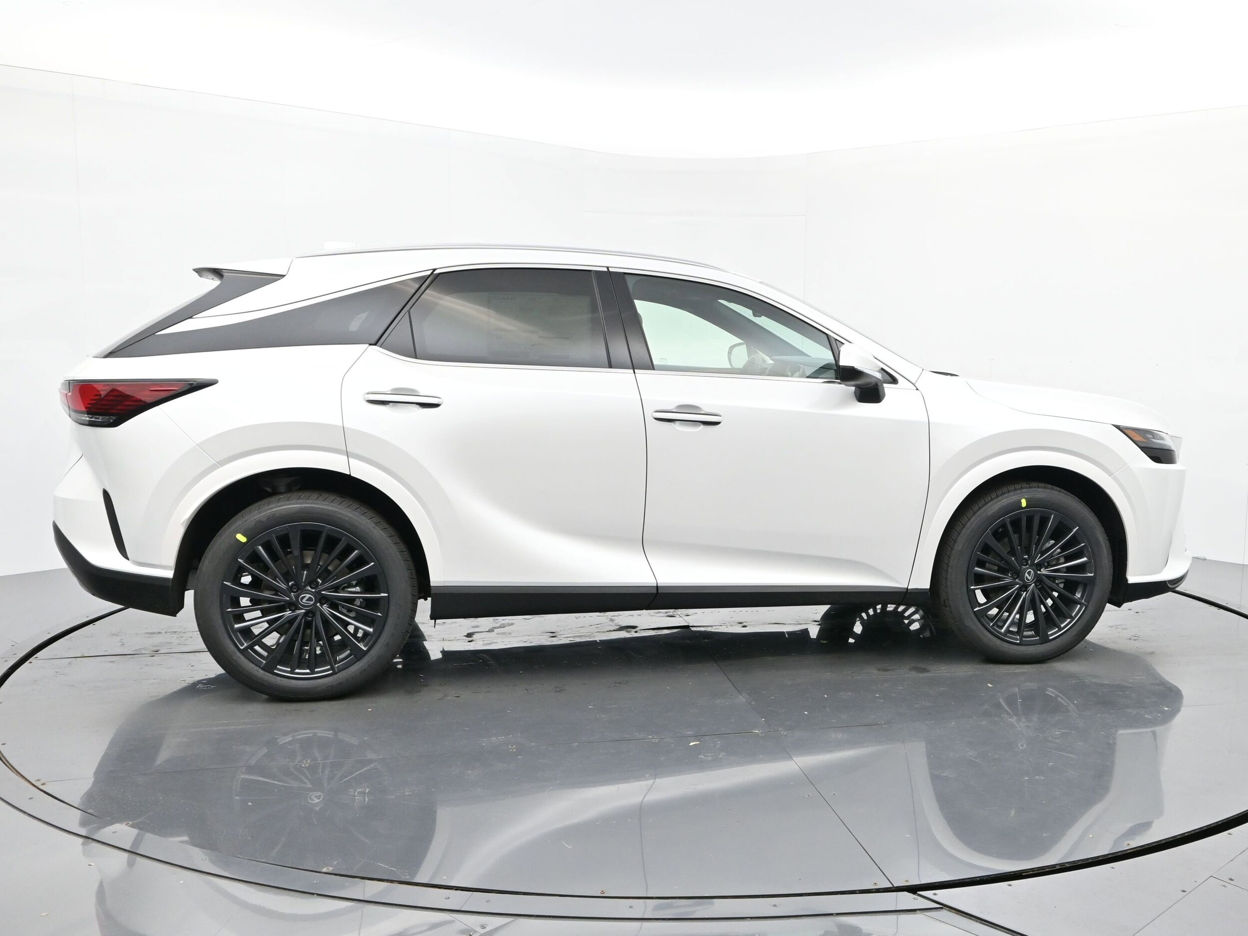 2026 Lexus RX 350h Premium photo 2