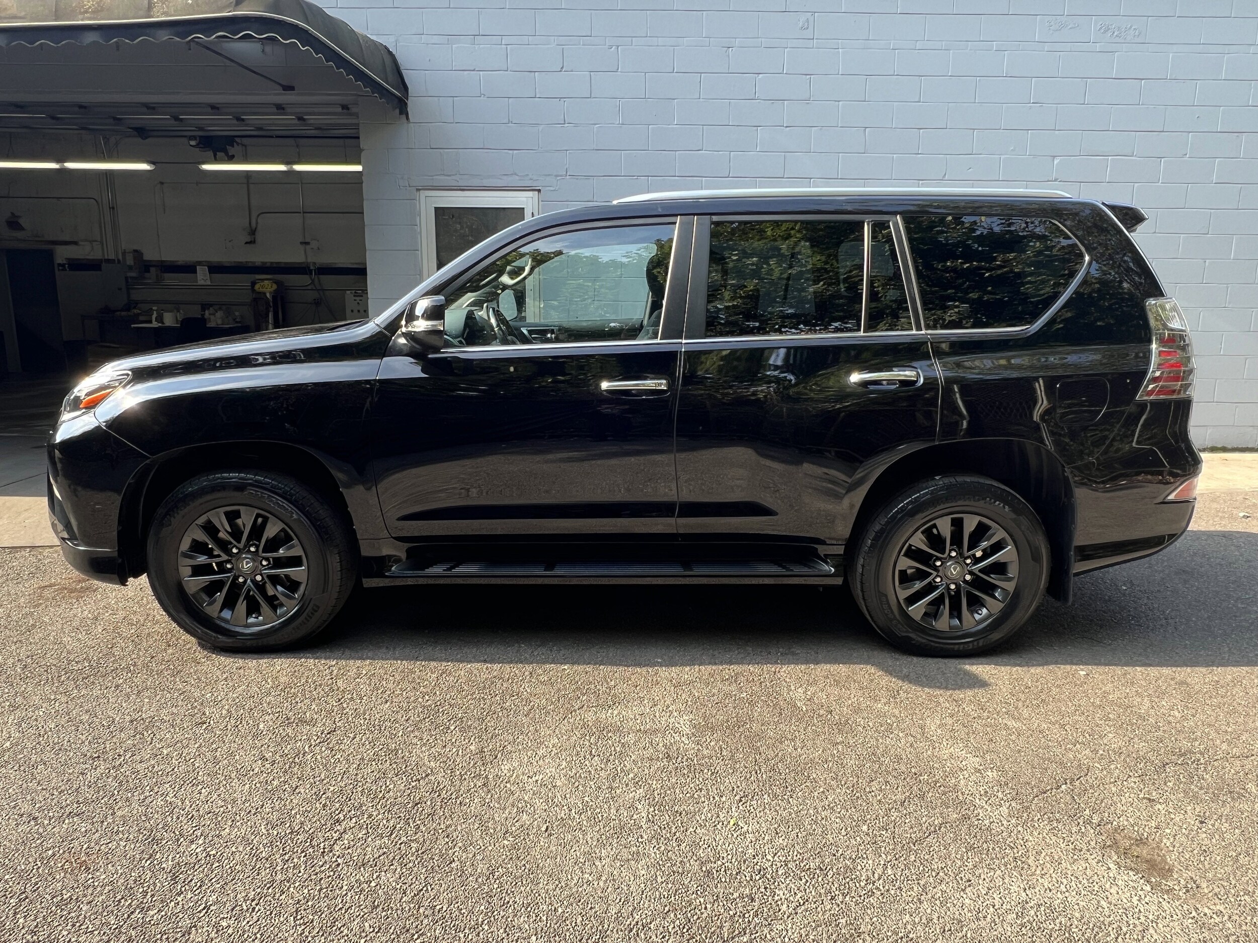 2022 Lexus GX 460 photo 2