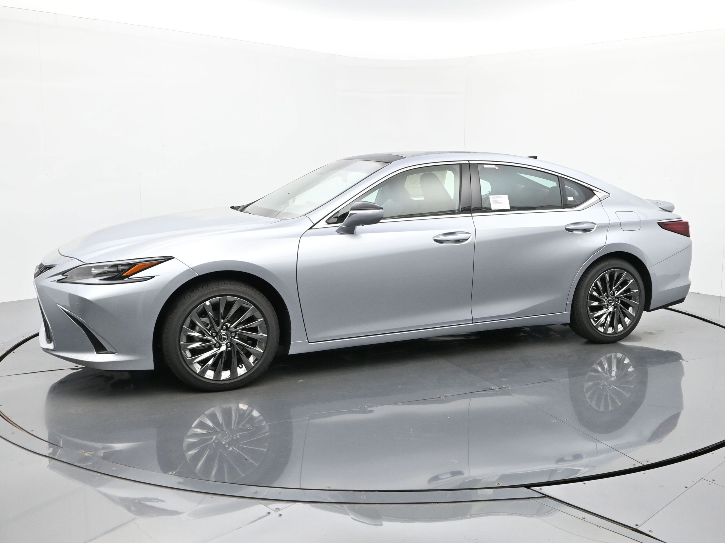 2025 Lexus ES 350 Ultra Luxury photo 2
