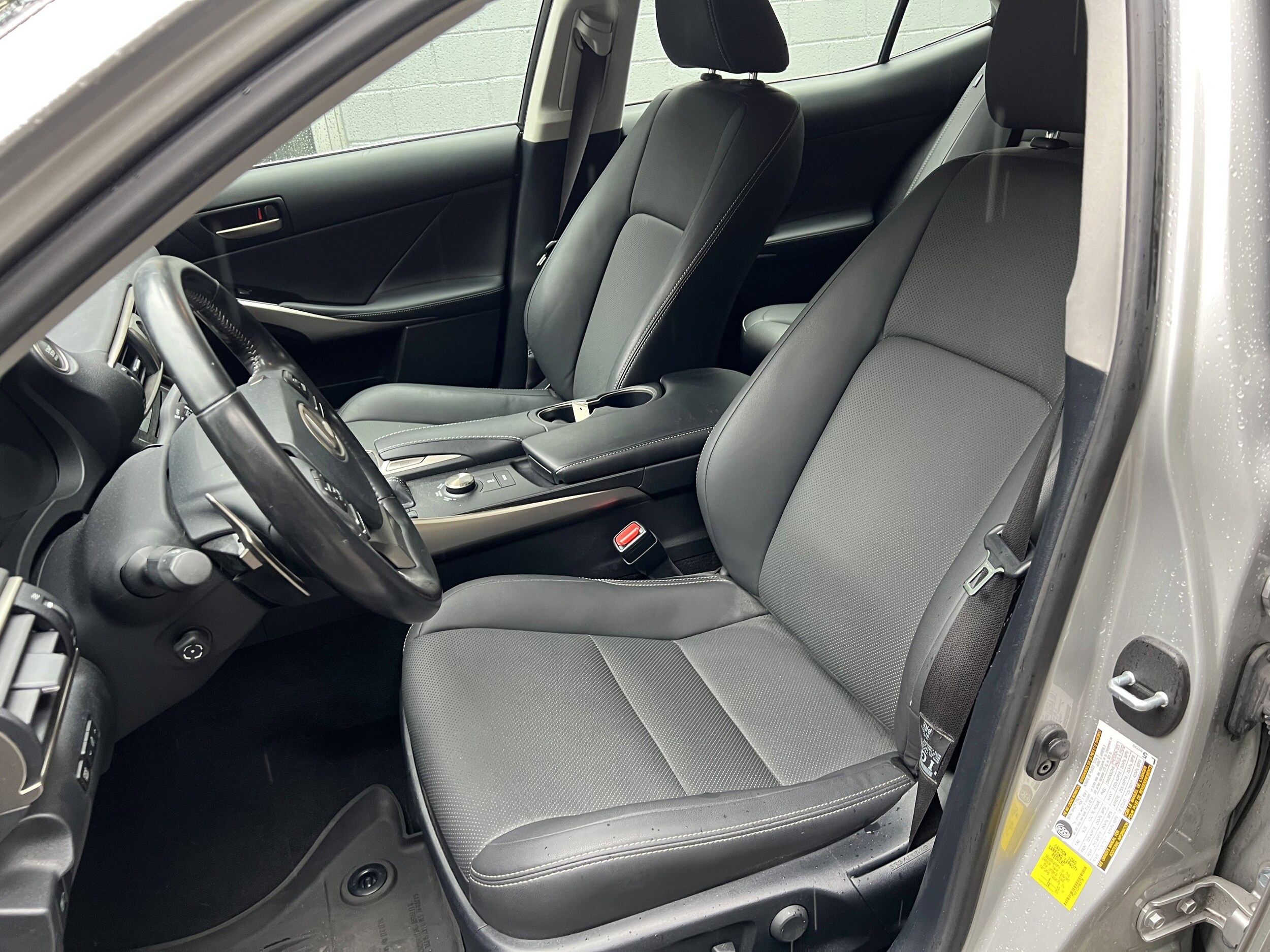 2019 Lexus IS 300 photo 3