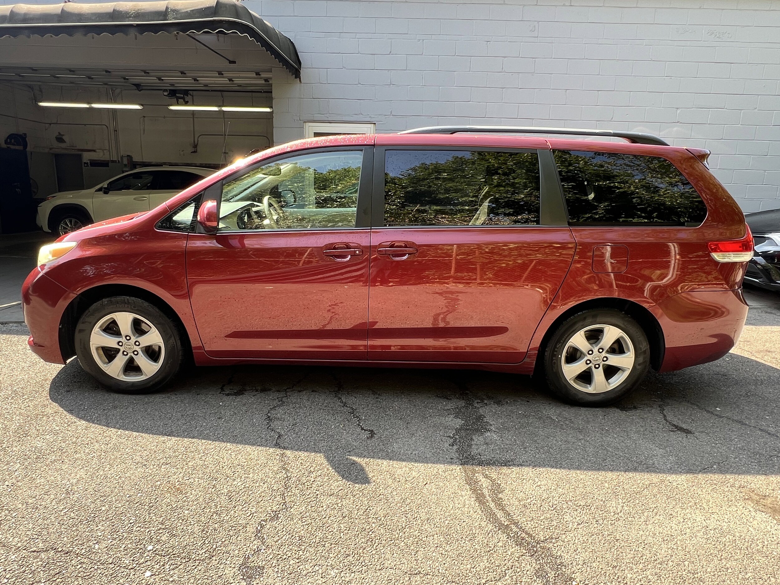 2011 Toyota Sienna Base photo 2