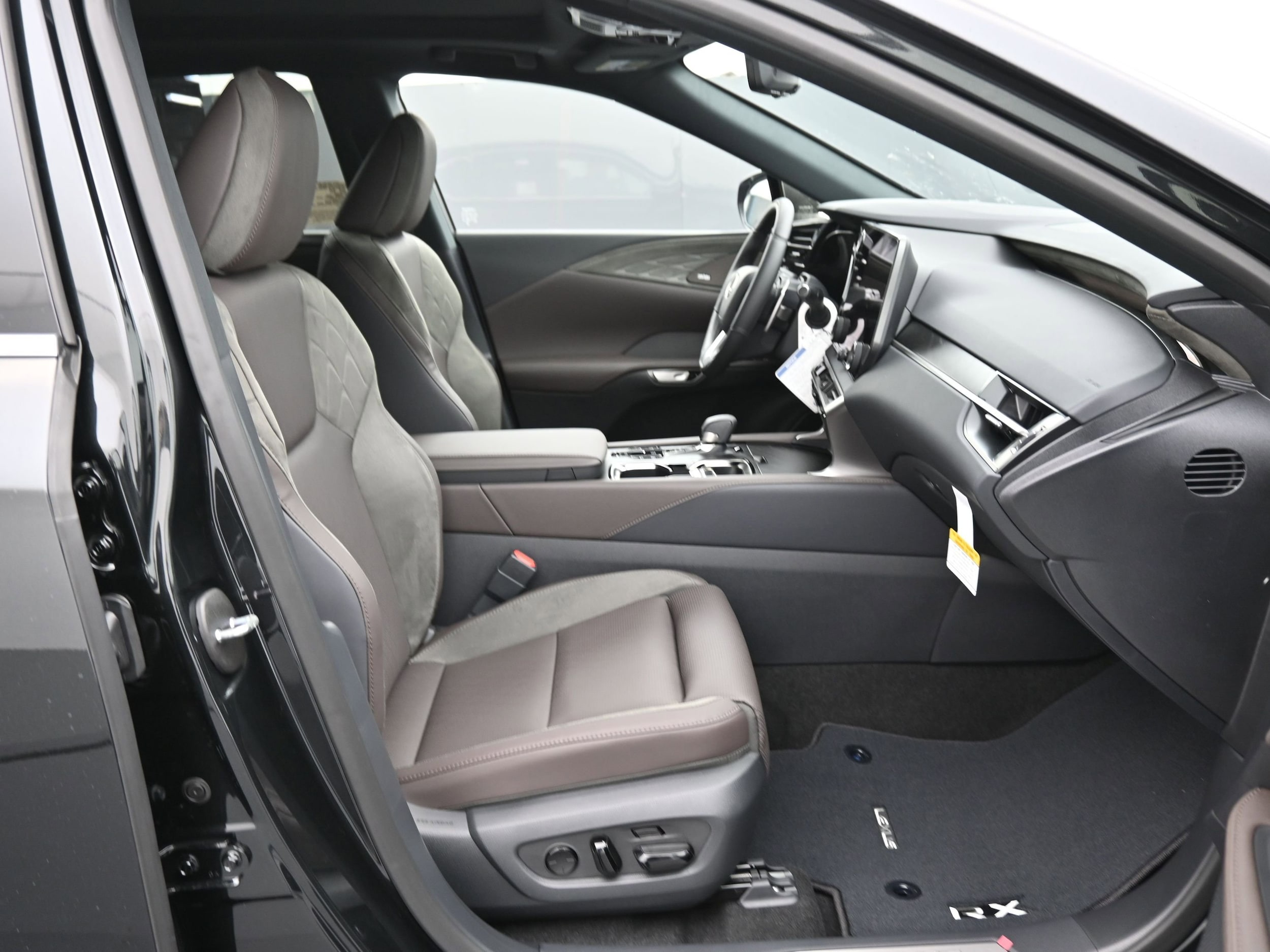 2026 Lexus RX 450h+ Luxury - Photo 13