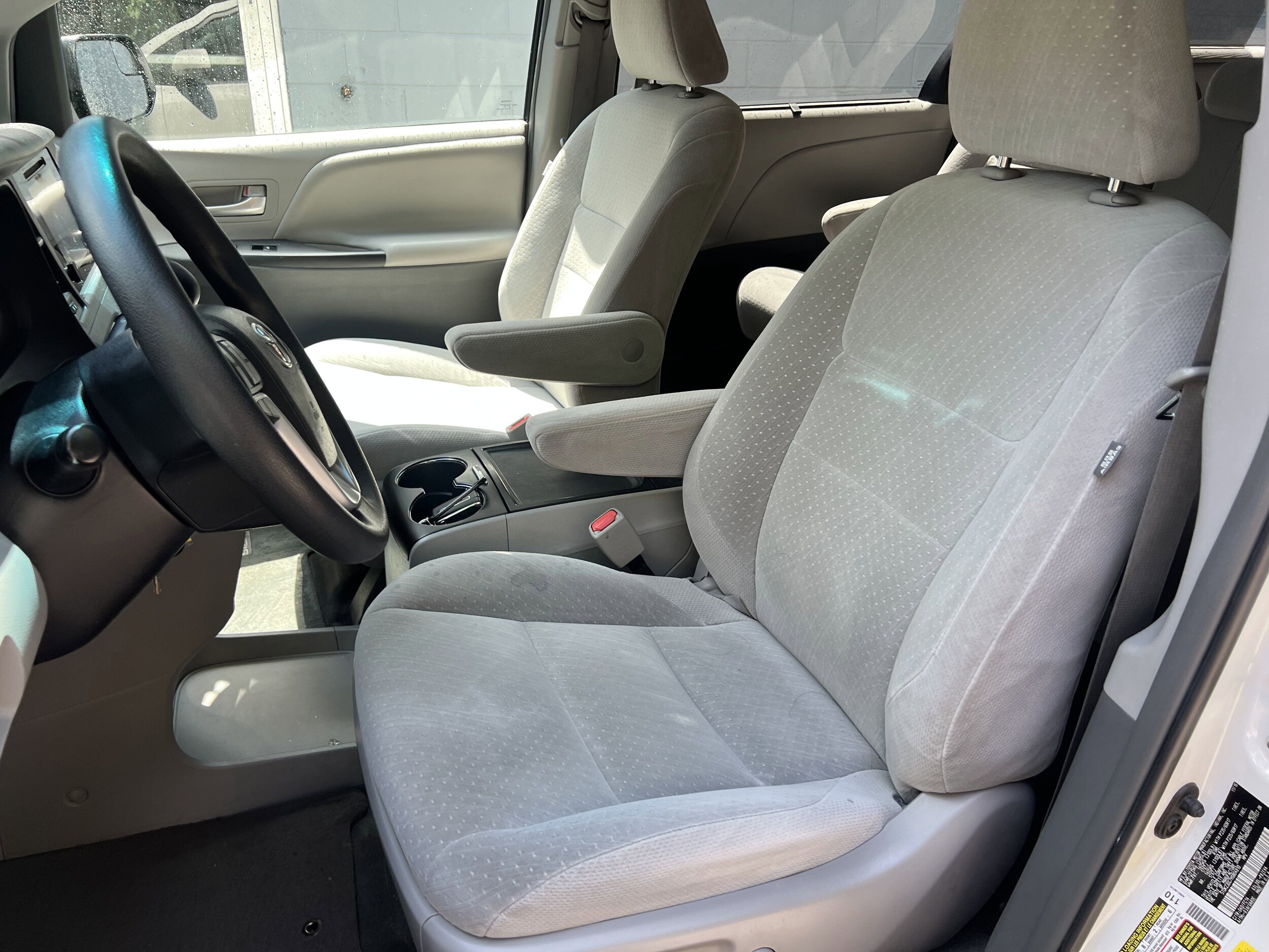 2017 Toyota Sienna L photo 4