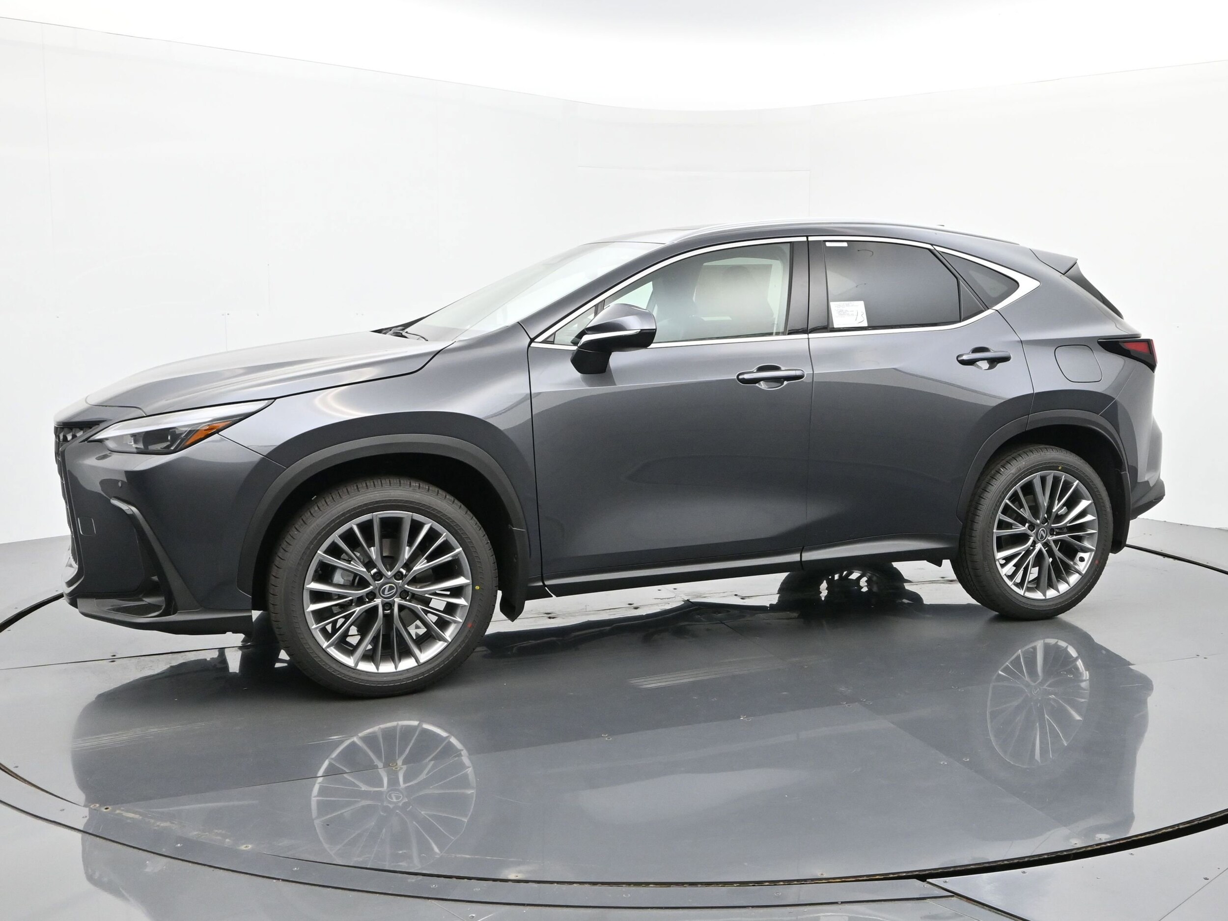 2026 Lexus NX 350h Premium photo 2