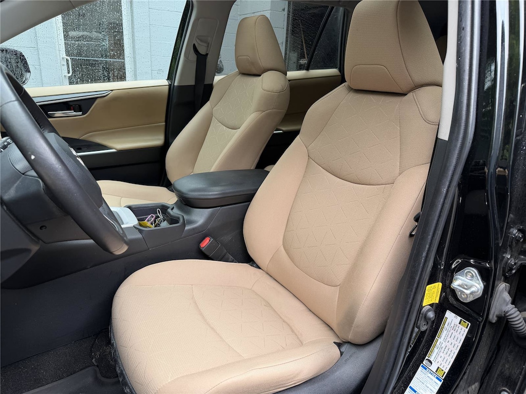 Used 2021 Toyota RAV4 XLE SUV