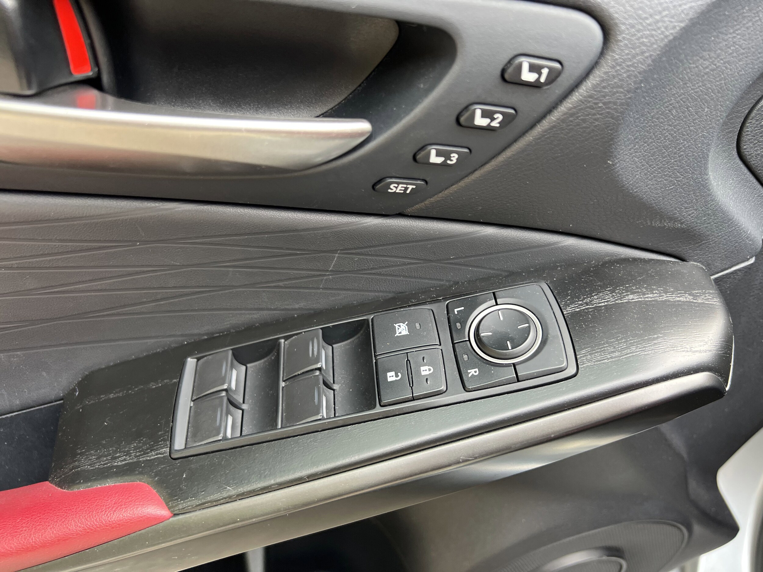 2022 Lexus IS 300 photo 3