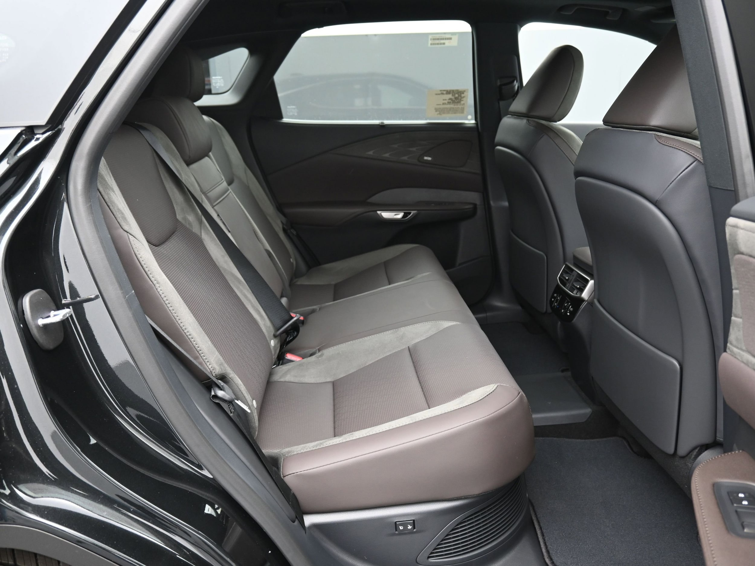 2026 Lexus RX 450h+ Luxury - Photo 12