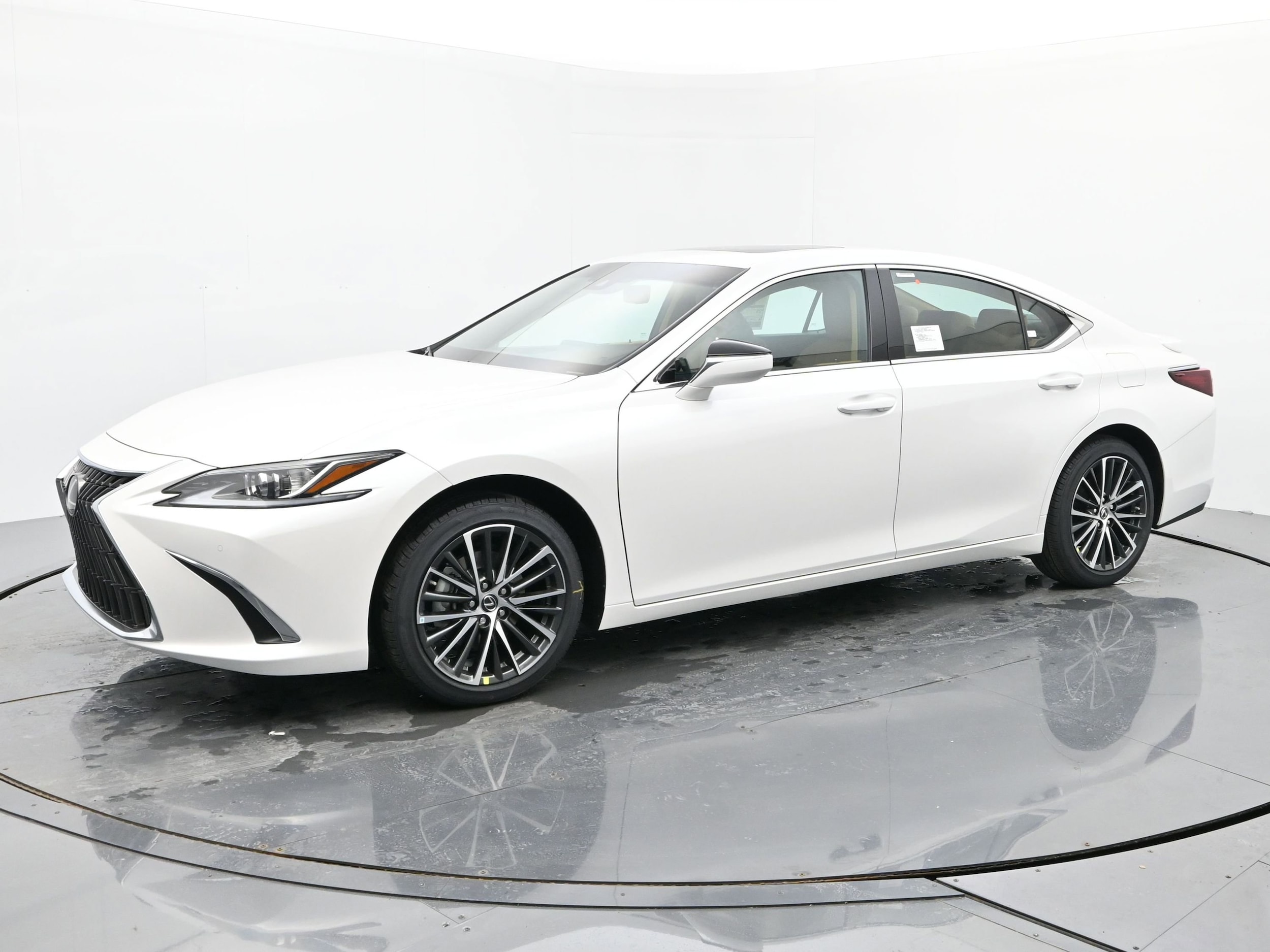 2025 Lexus ES 350's photo