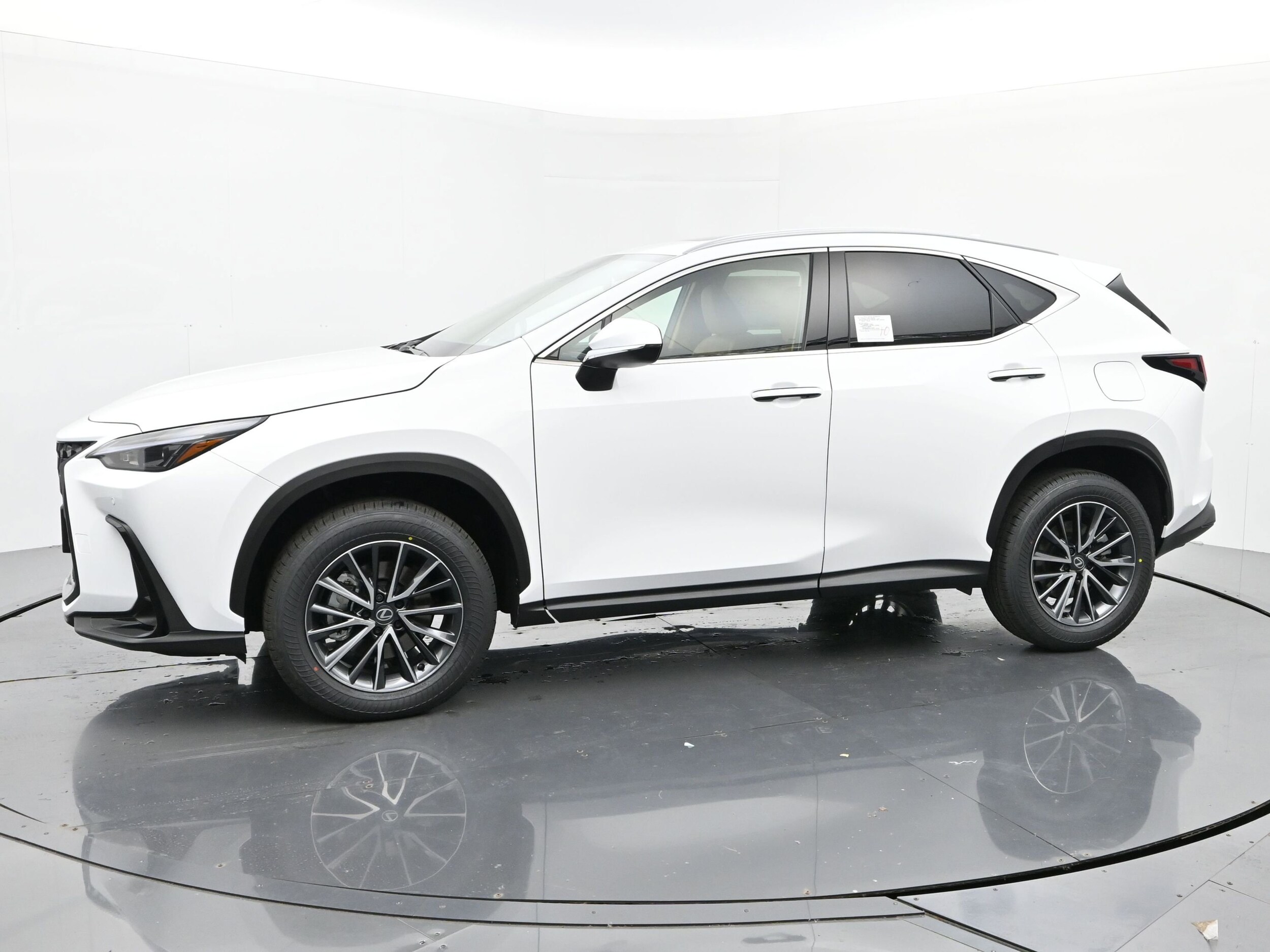 2026 Lexus NX 350 photo 2