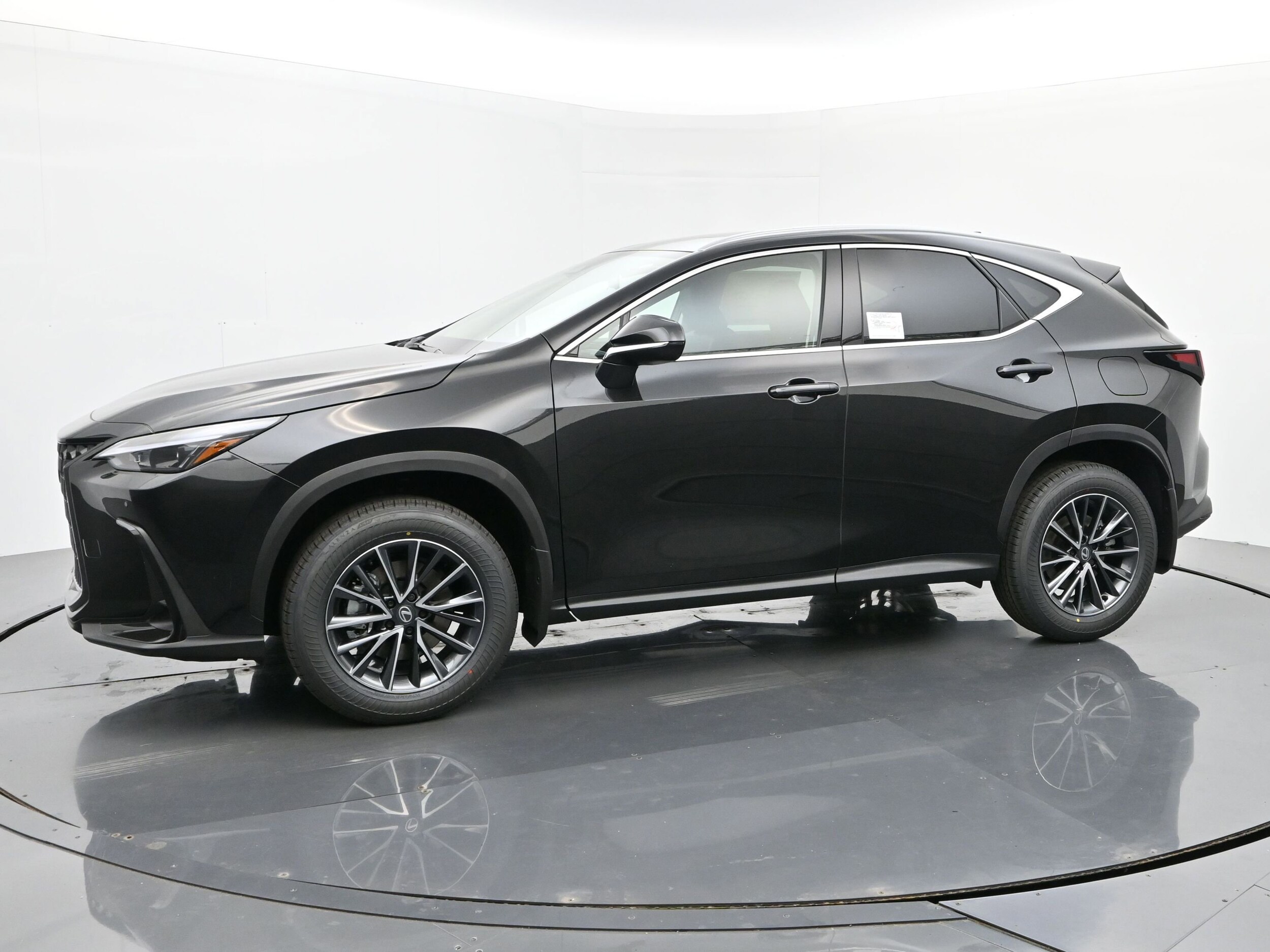 2026 Lexus NX 350 photo 2