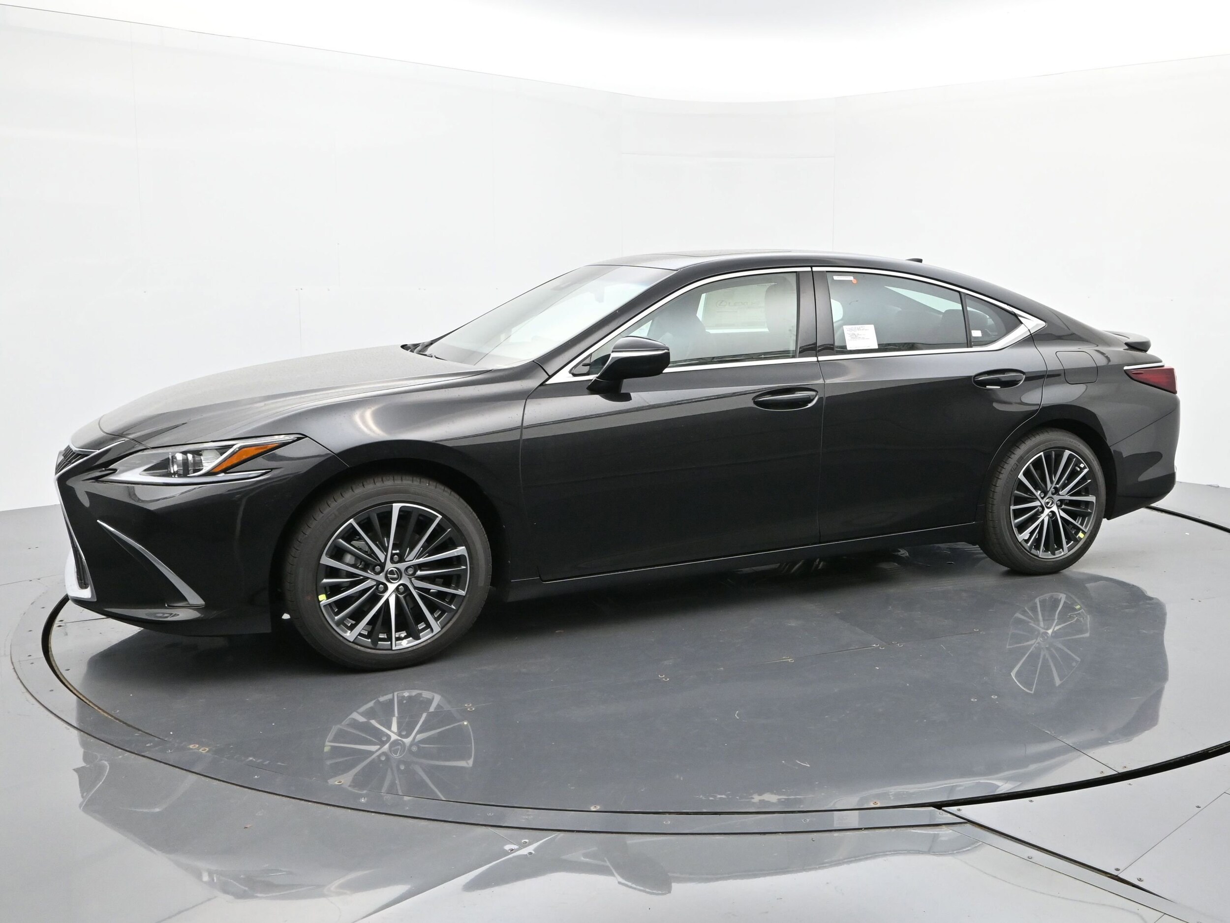 2025 Lexus ES 300h photo 2