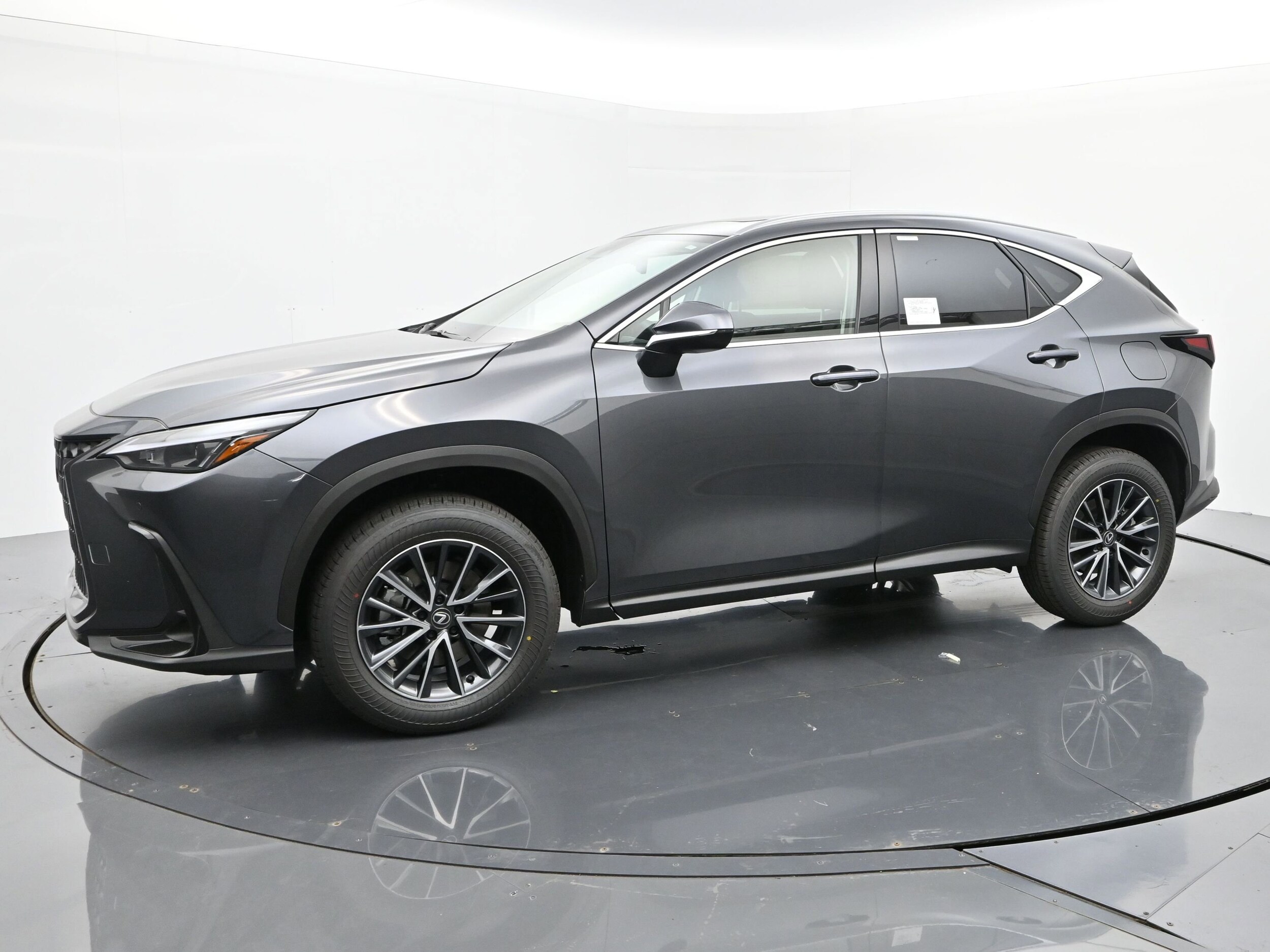 2025 Lexus NX 350 photo 2