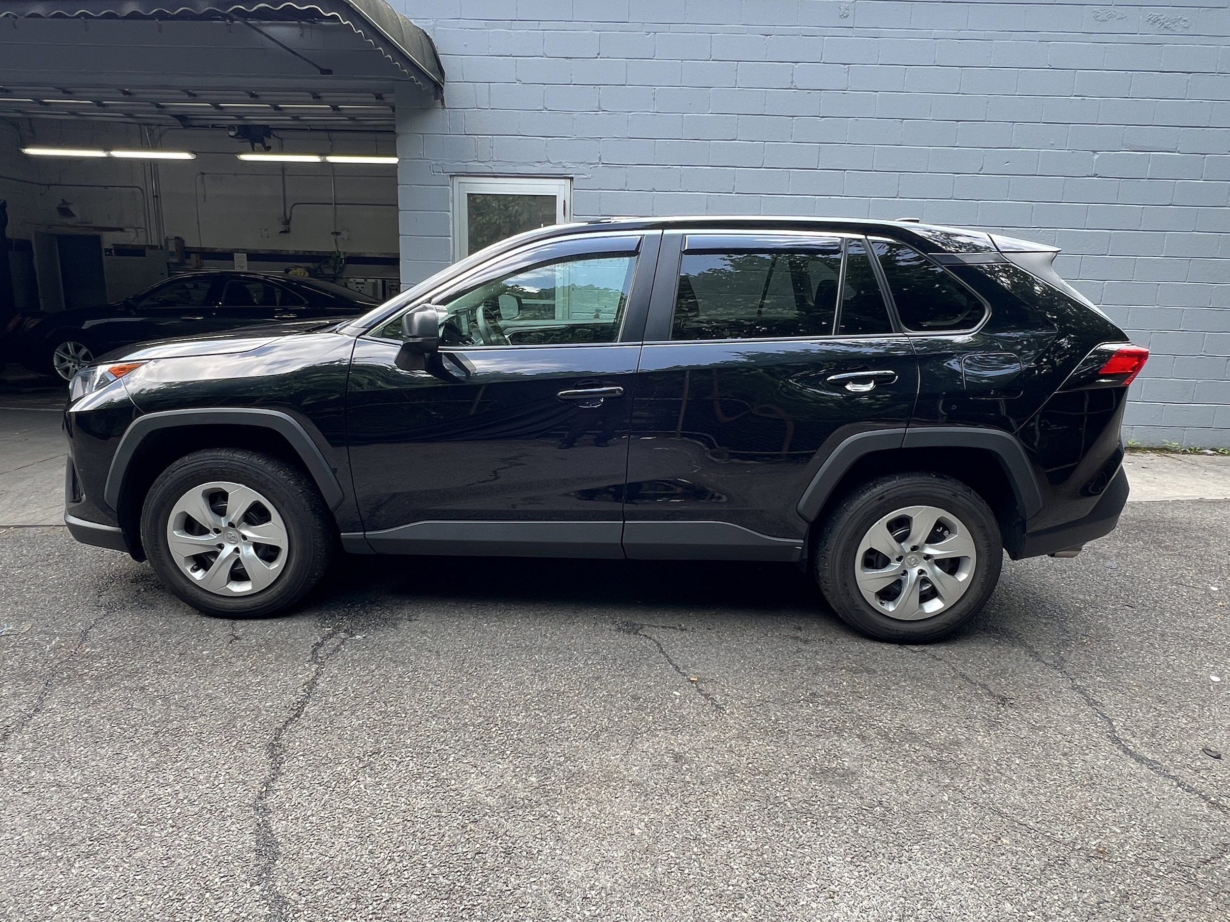 Used 2022 Toyota RAV4 LE with VIN 2T3F1RFV3NW319037 for sale in Northfield, Minnesota