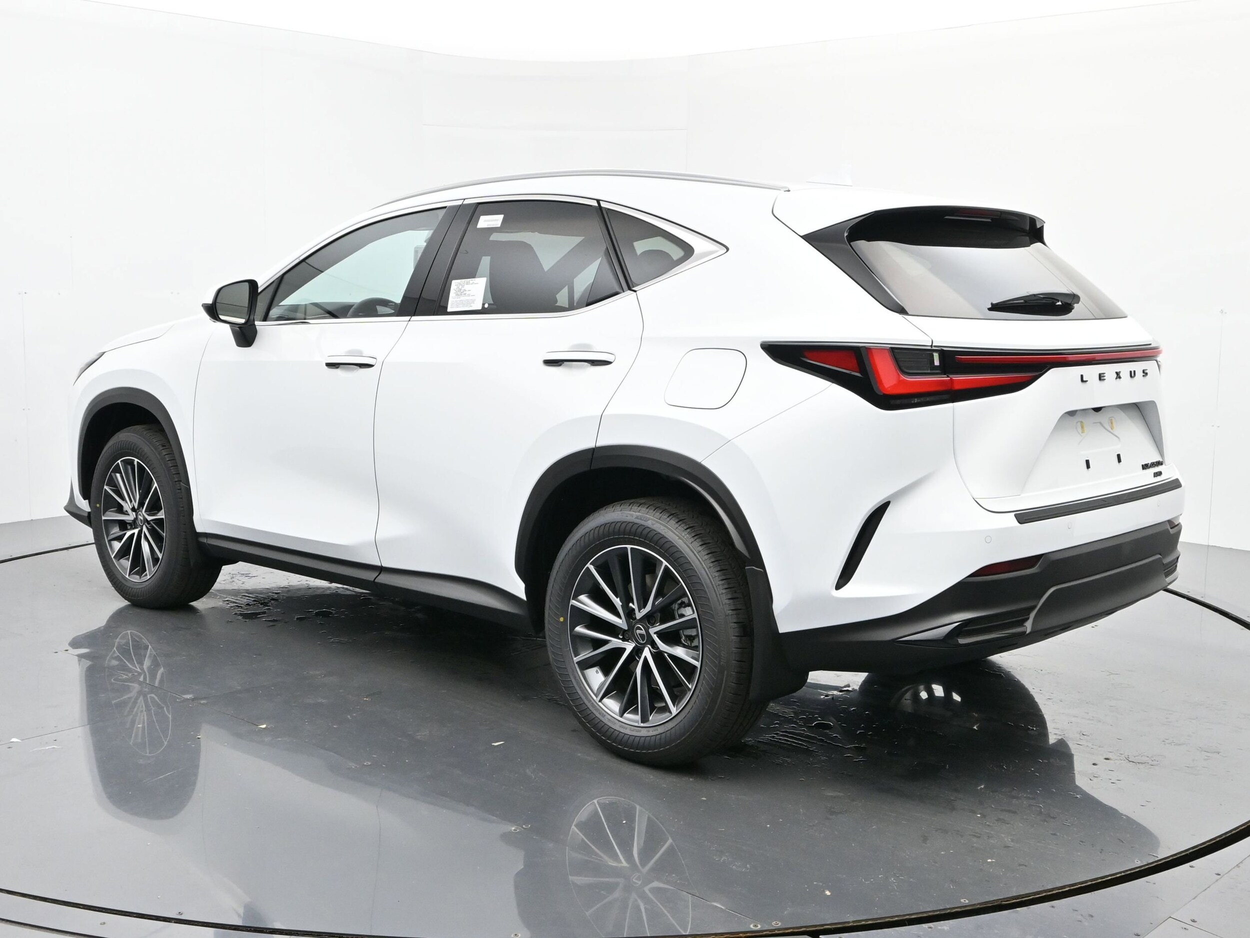 2026 Lexus NX 450h+ Luxury photo 2