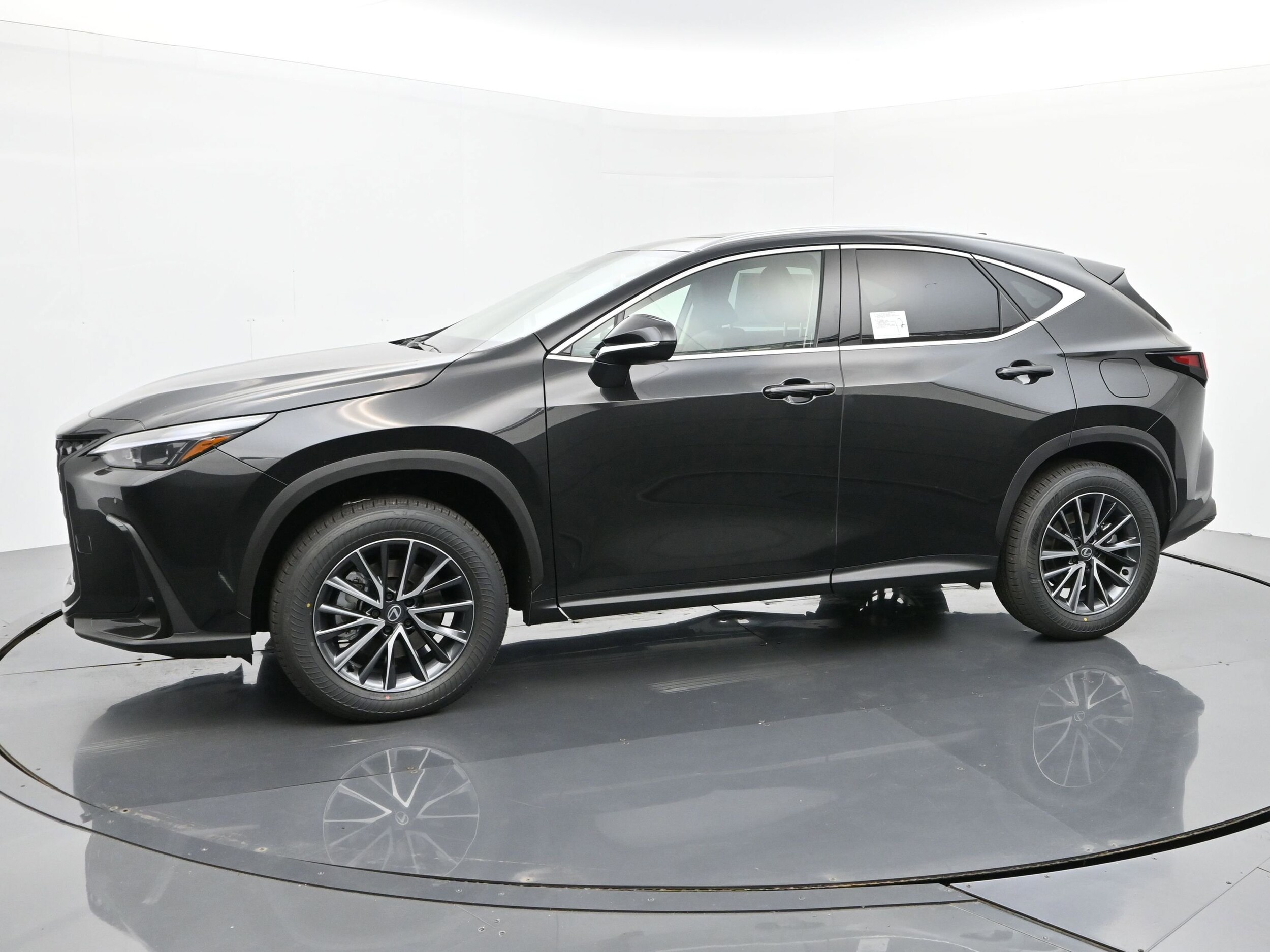 2026 Lexus NX 350 photo 2
