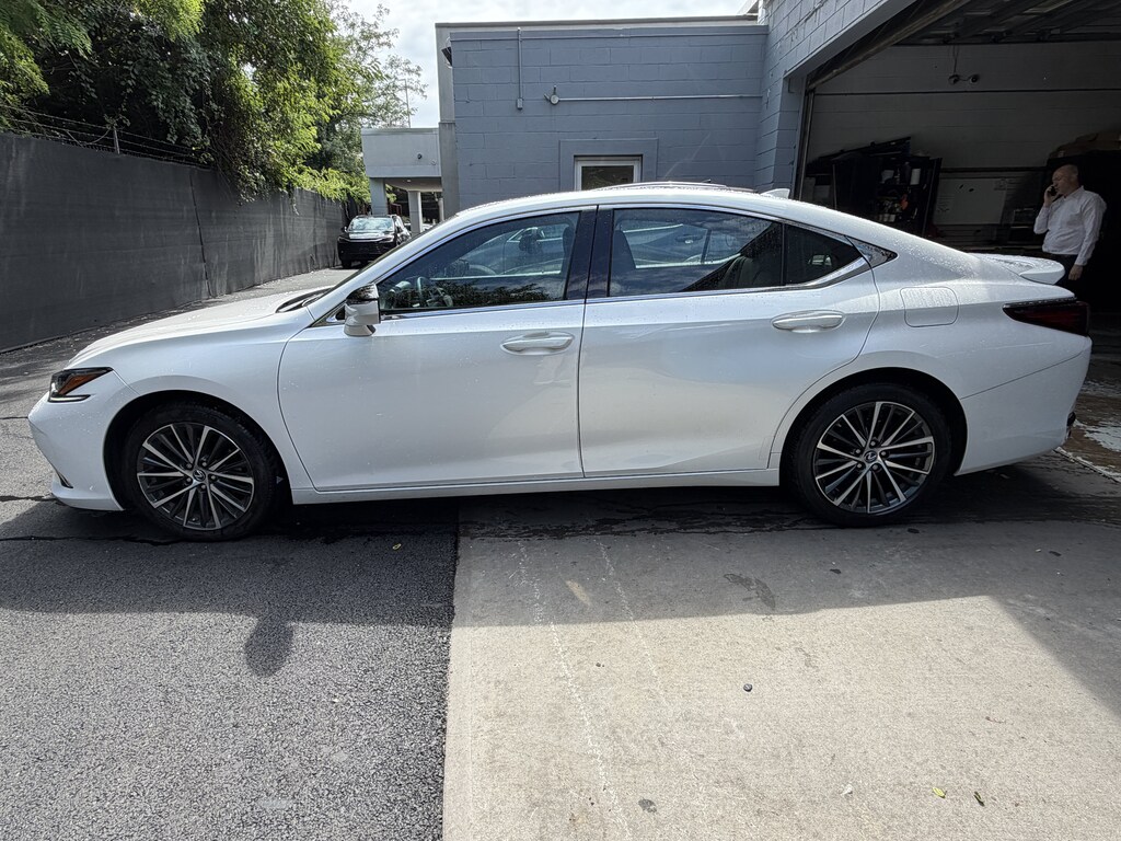 Used 2023 Lexus ES 250 Sedan