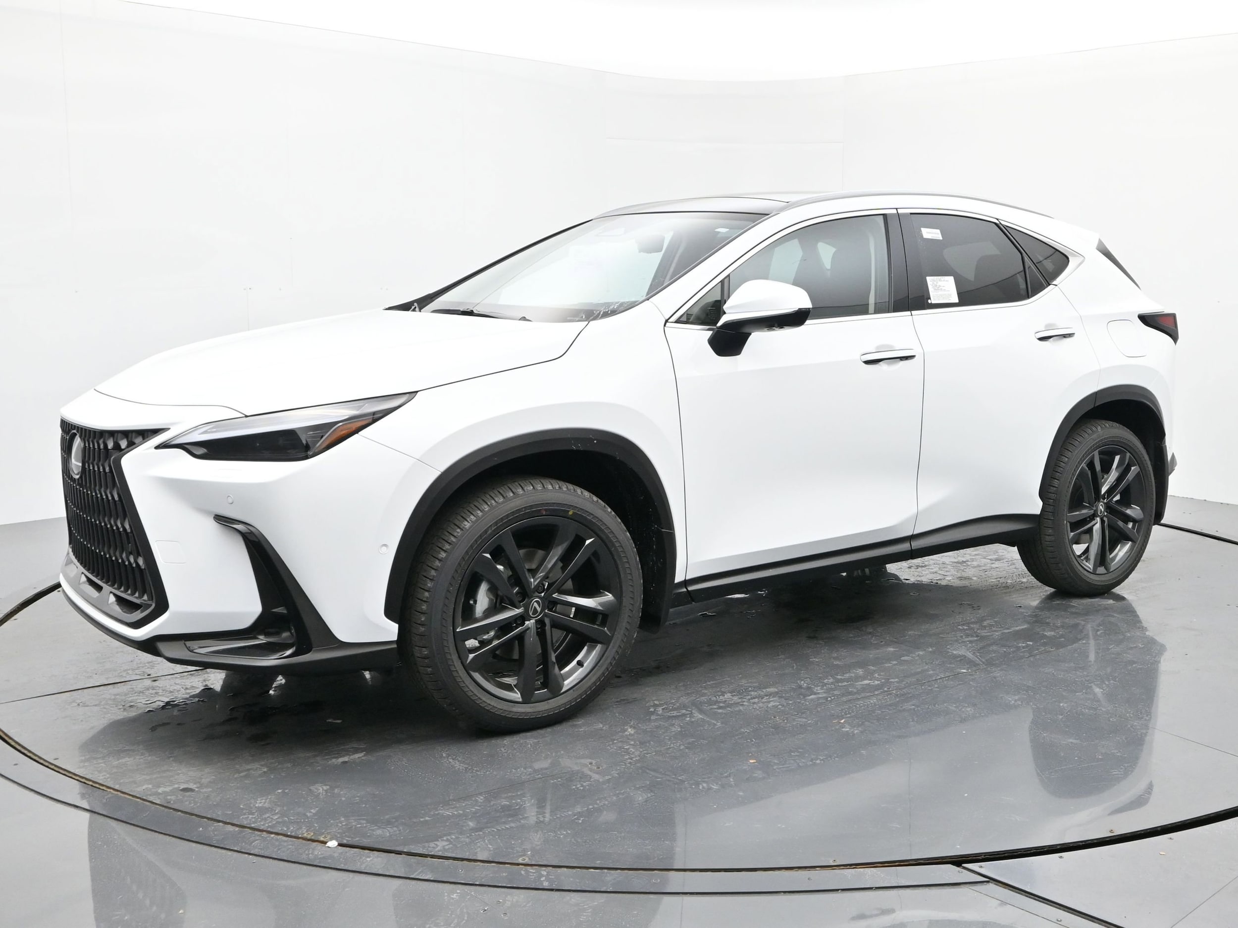 2026 Lexus NX PHEV 450h+'s photo