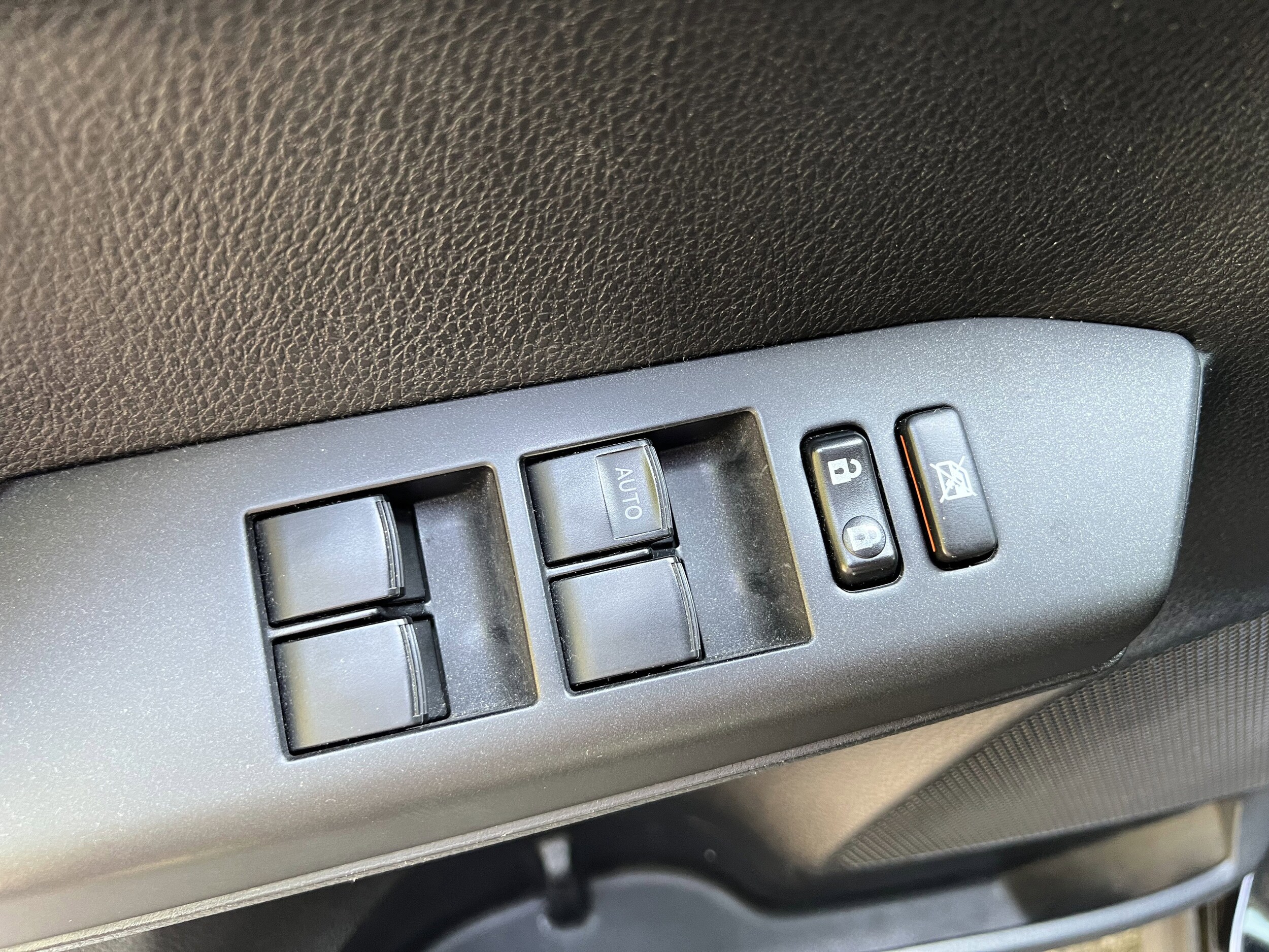 2016 Toyota RAV4 XLE photo 3