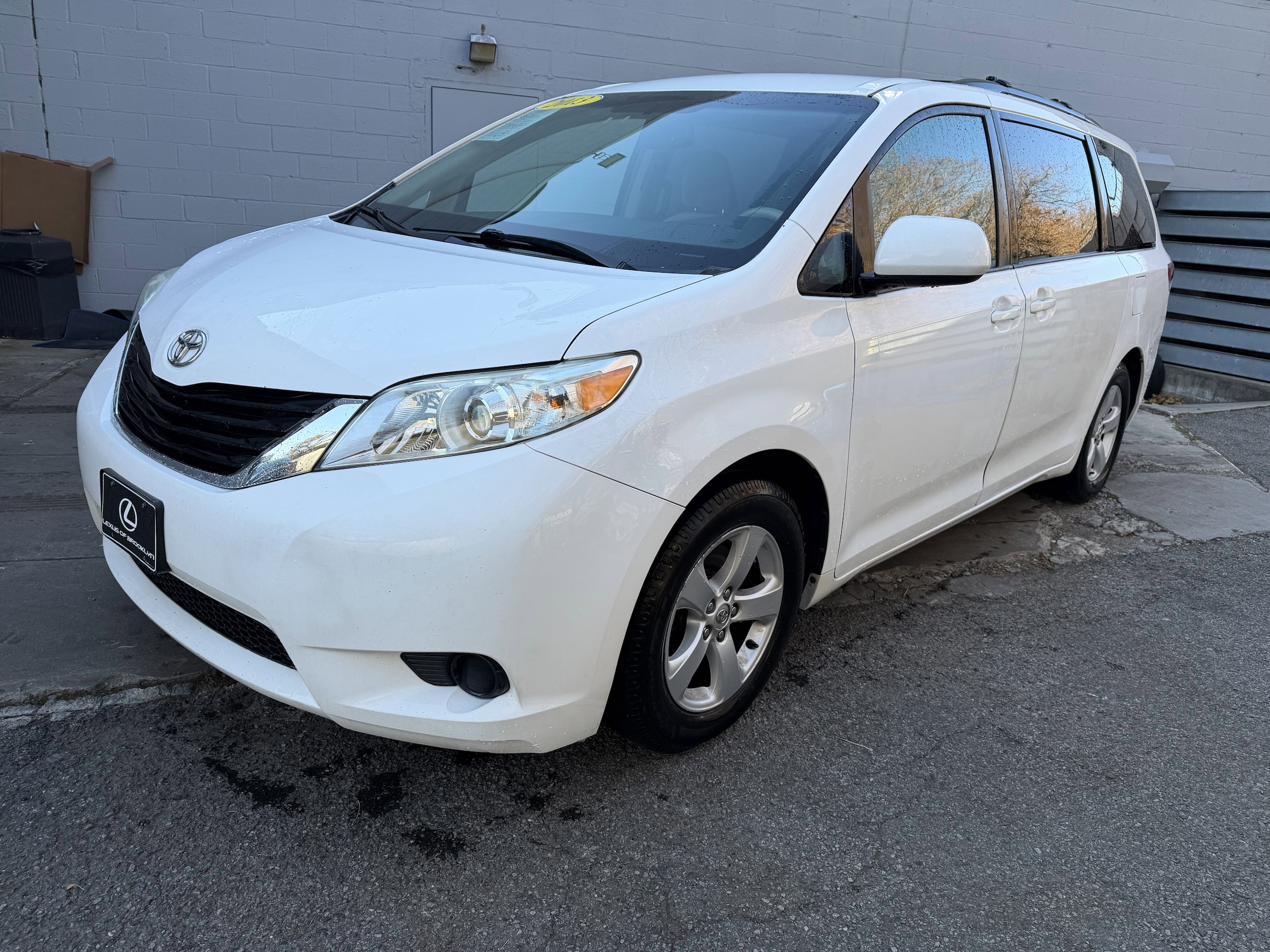 2013 Toyota Sienna LE's photo
