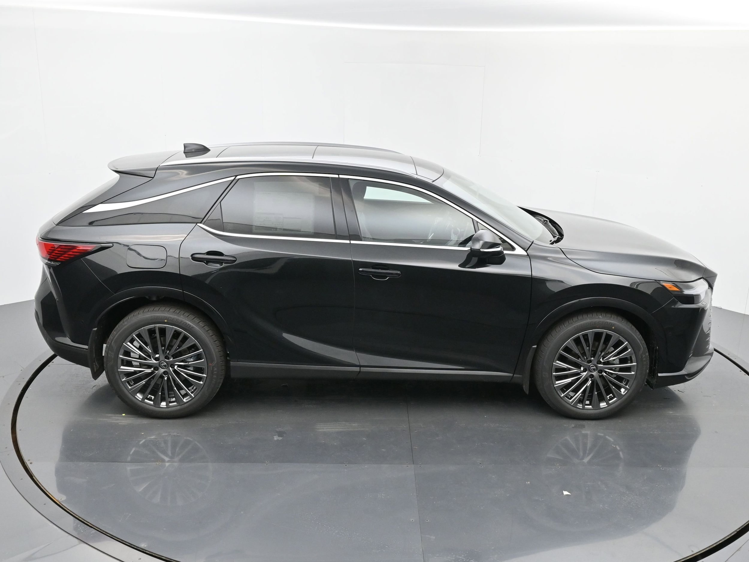 2026 Lexus RX 450h+ Luxury - Photo 28