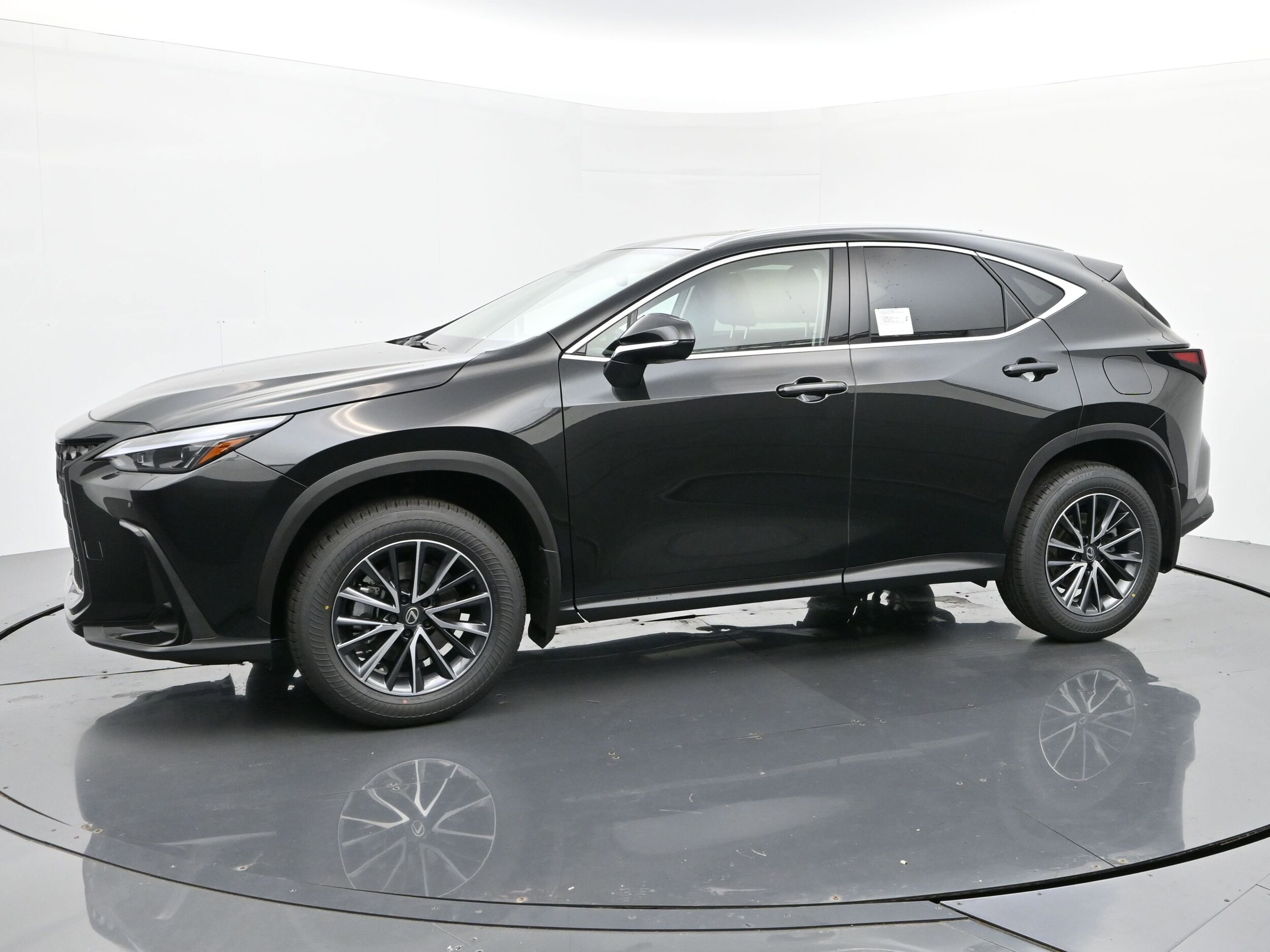2026 Lexus NX 350 photo 2