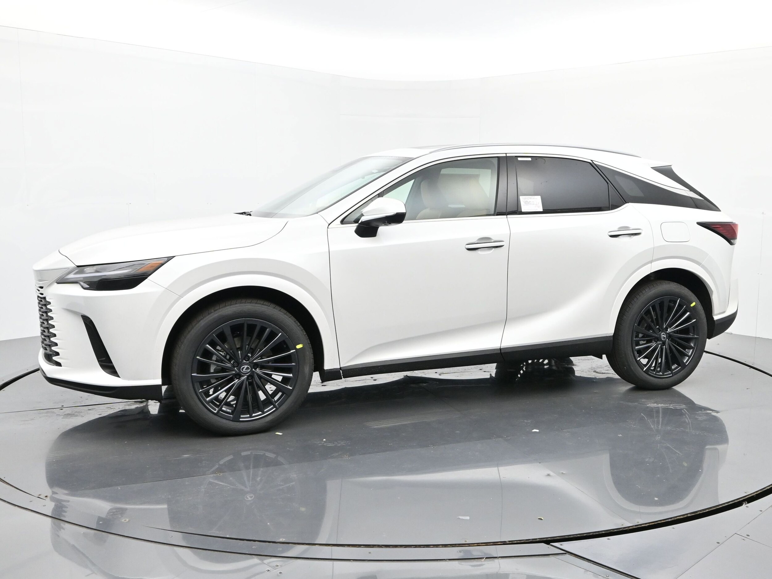 2026 Lexus RX 350h Premium photo 2