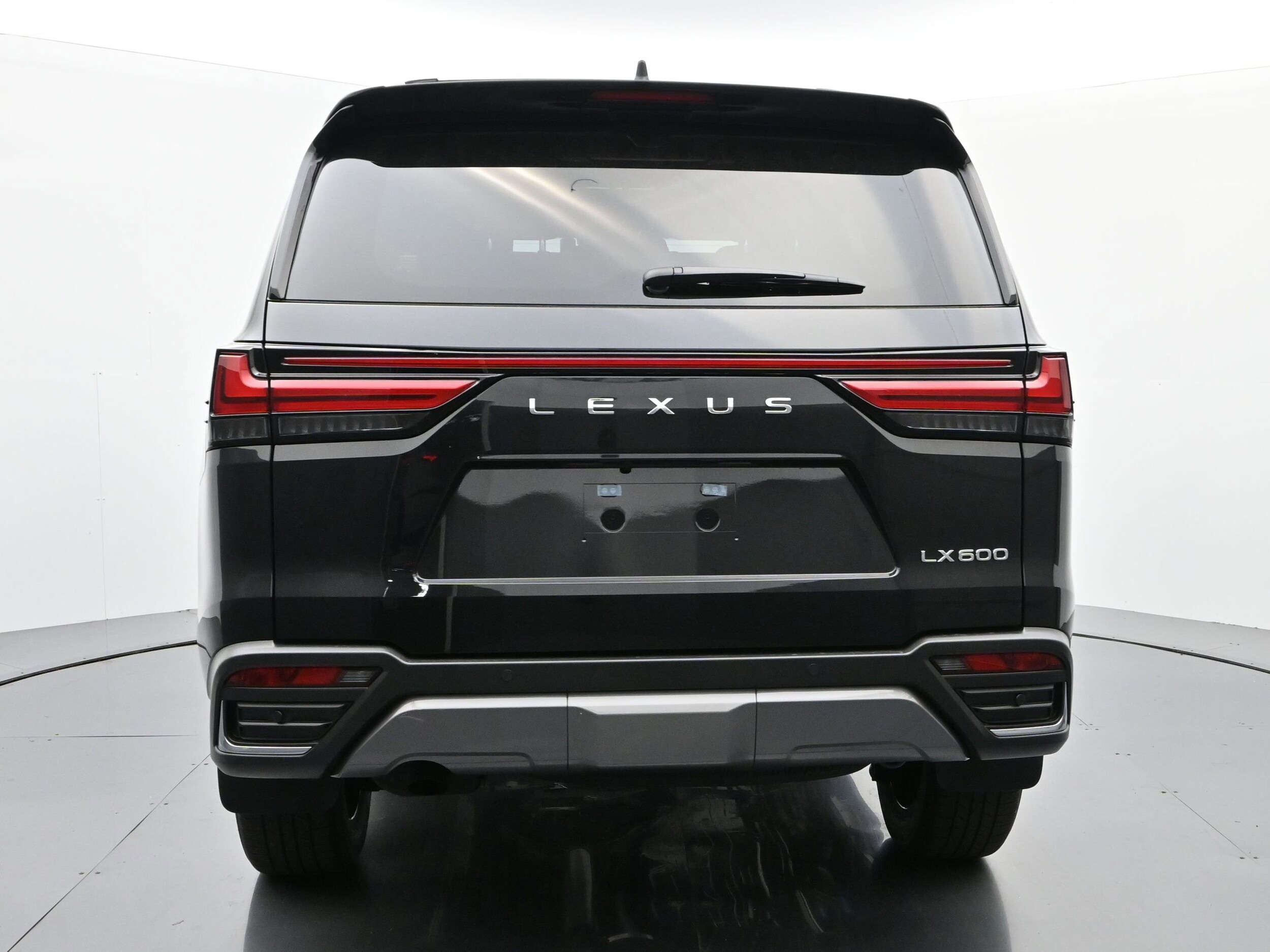2025 Lexus LX 600 Luxury photo 3