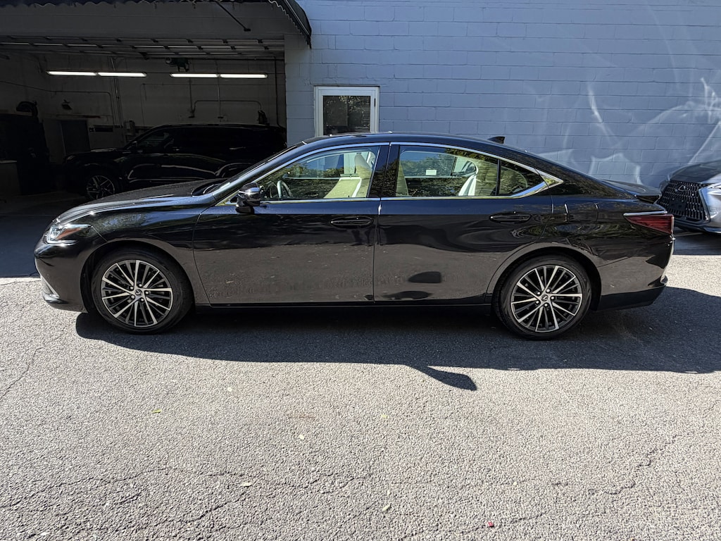 Certified 2022 Lexus ES 350 Sedan