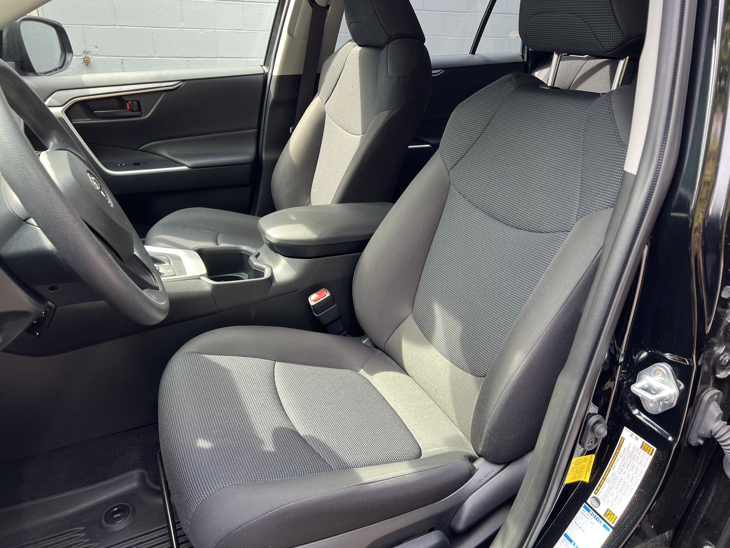 2022 Toyota RAV4 Hybrid LE photo 4