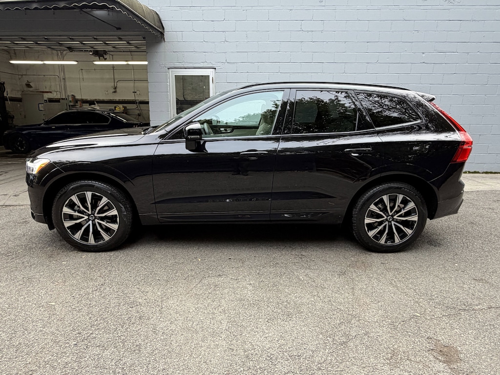 Used 2025 Volvo XC60 B5 Core SUV