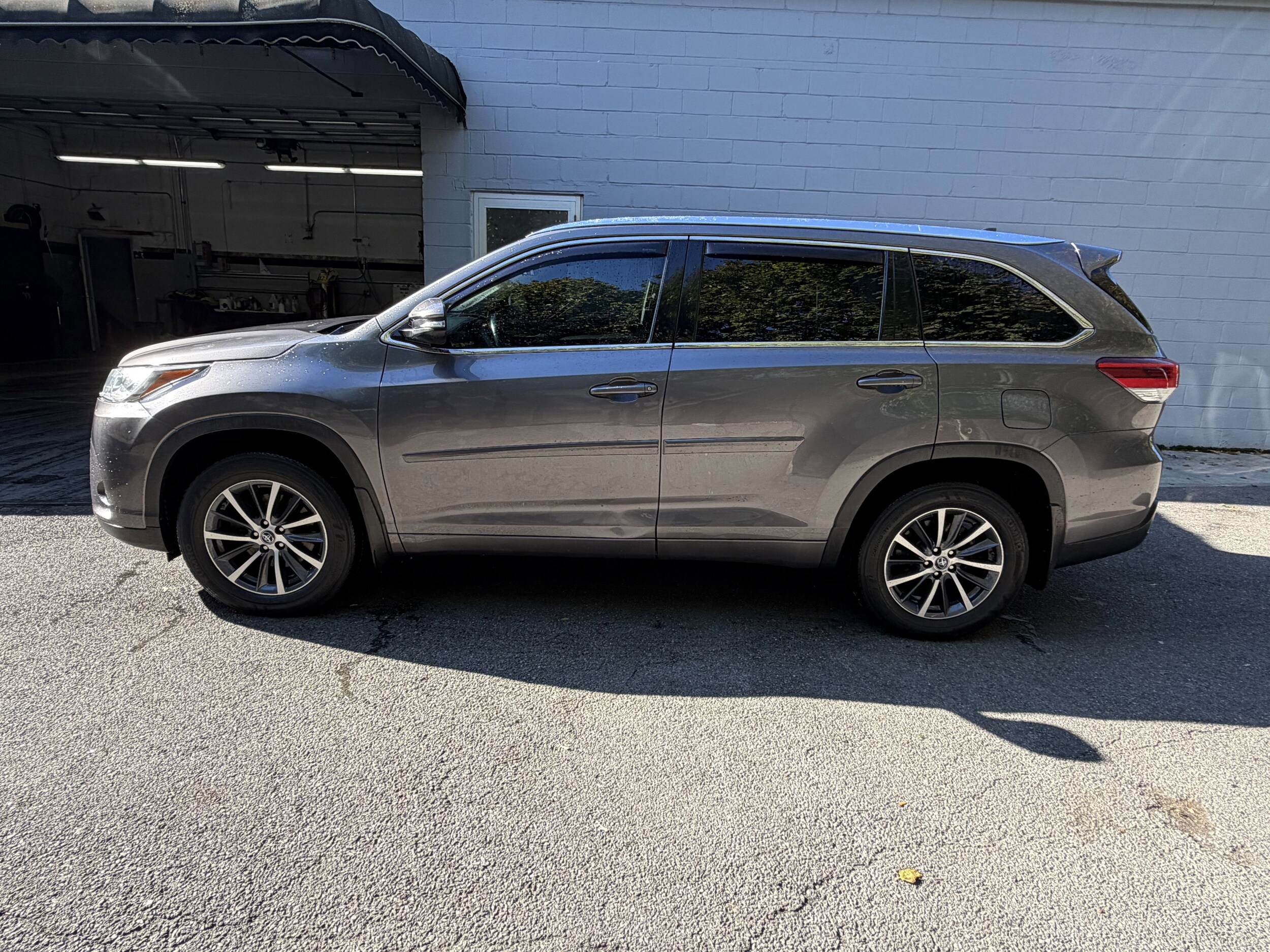 2018 Toyota Highlander XLE photo 2