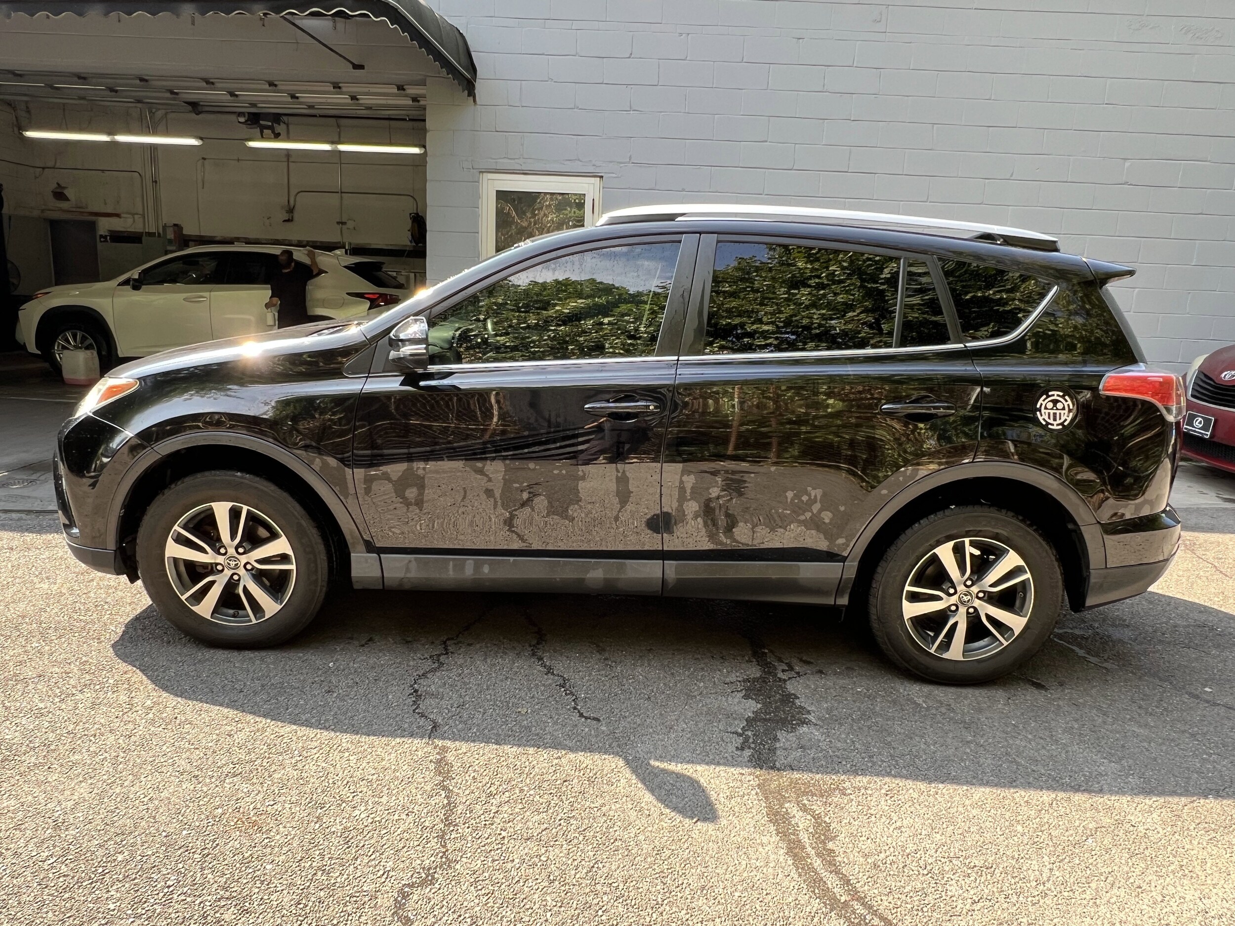 2016 Toyota RAV4 XLE photo 2