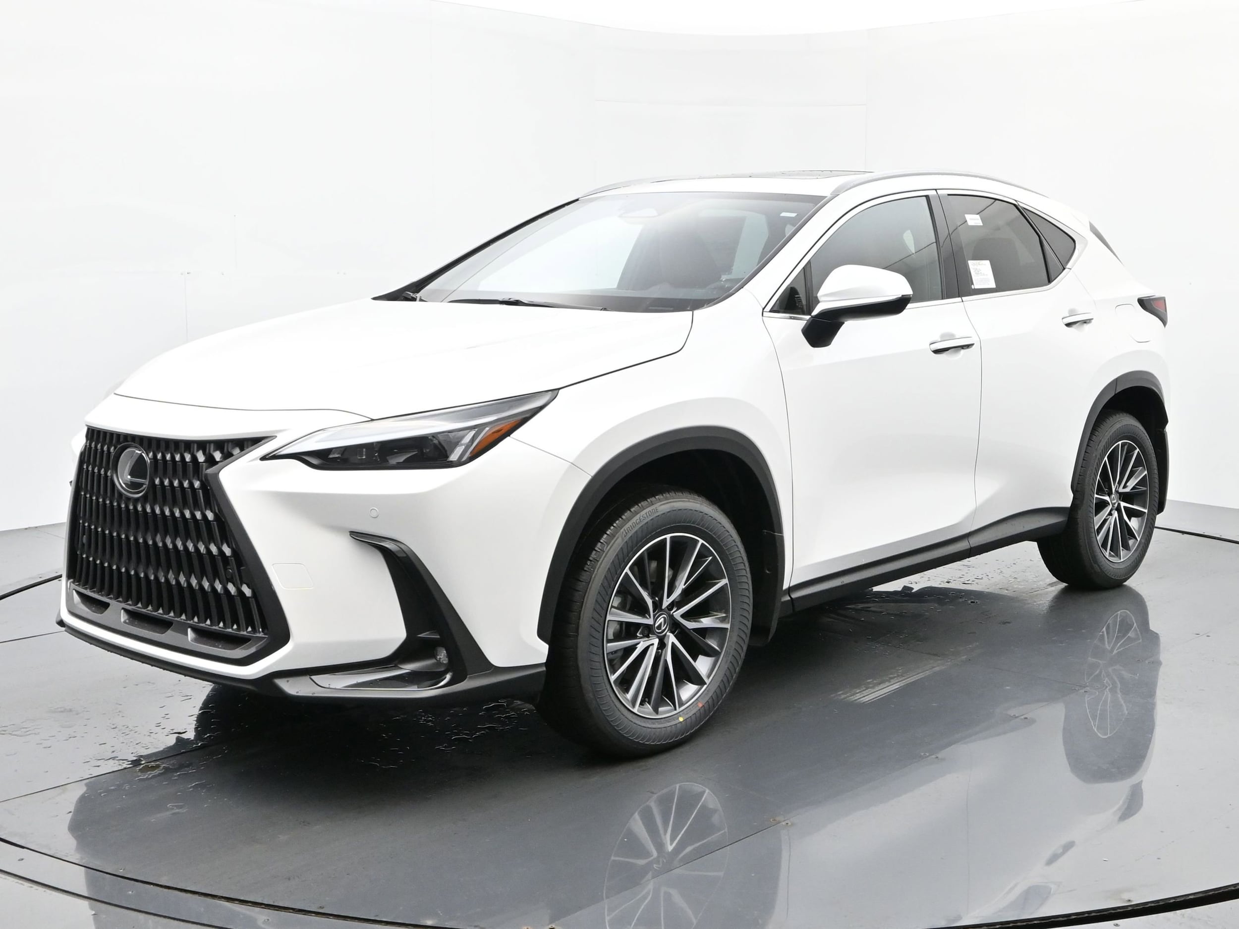 2025 Lexus NX Hybrid 350h's photo