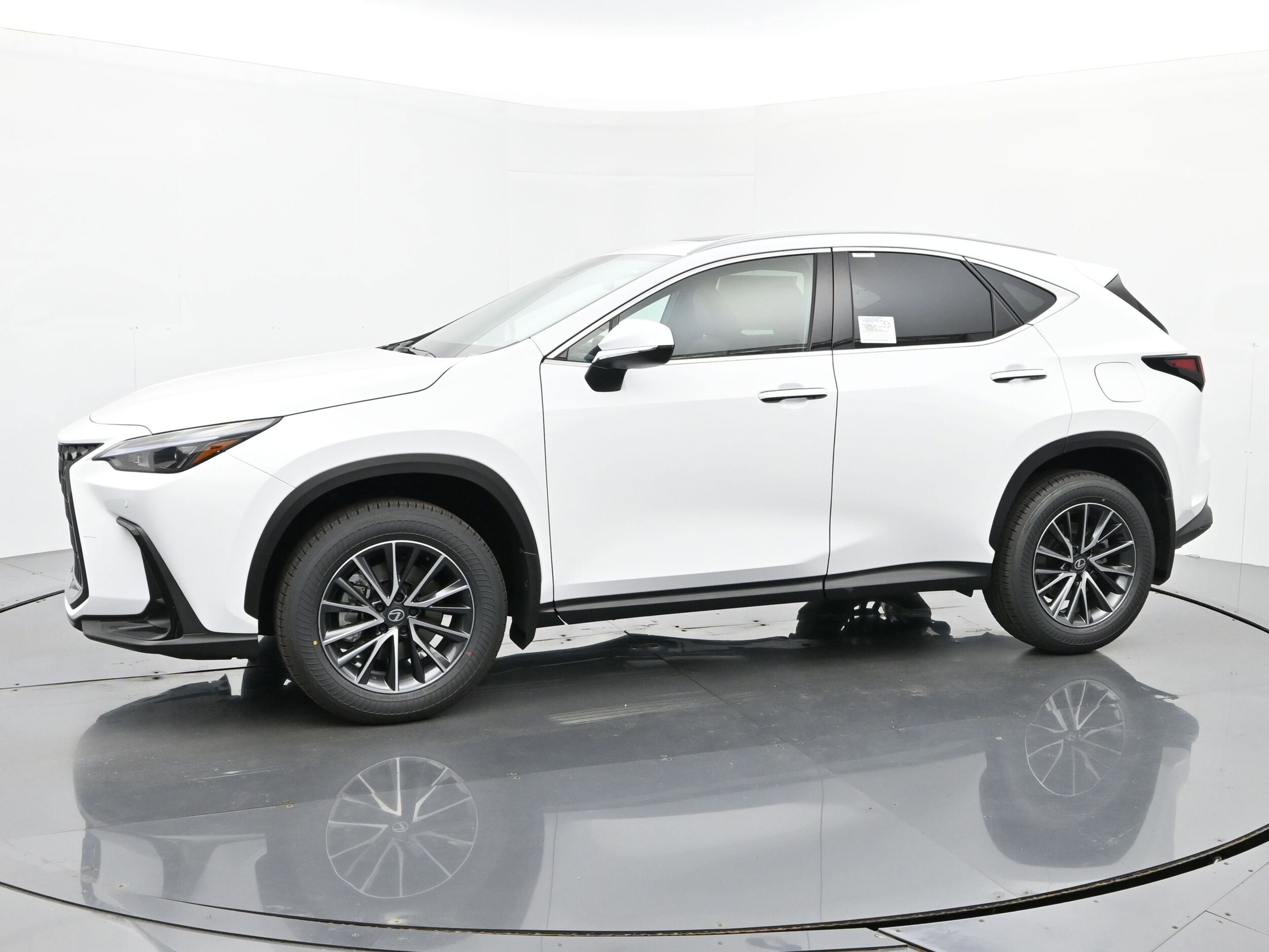2026 Lexus NX 350 photo 2