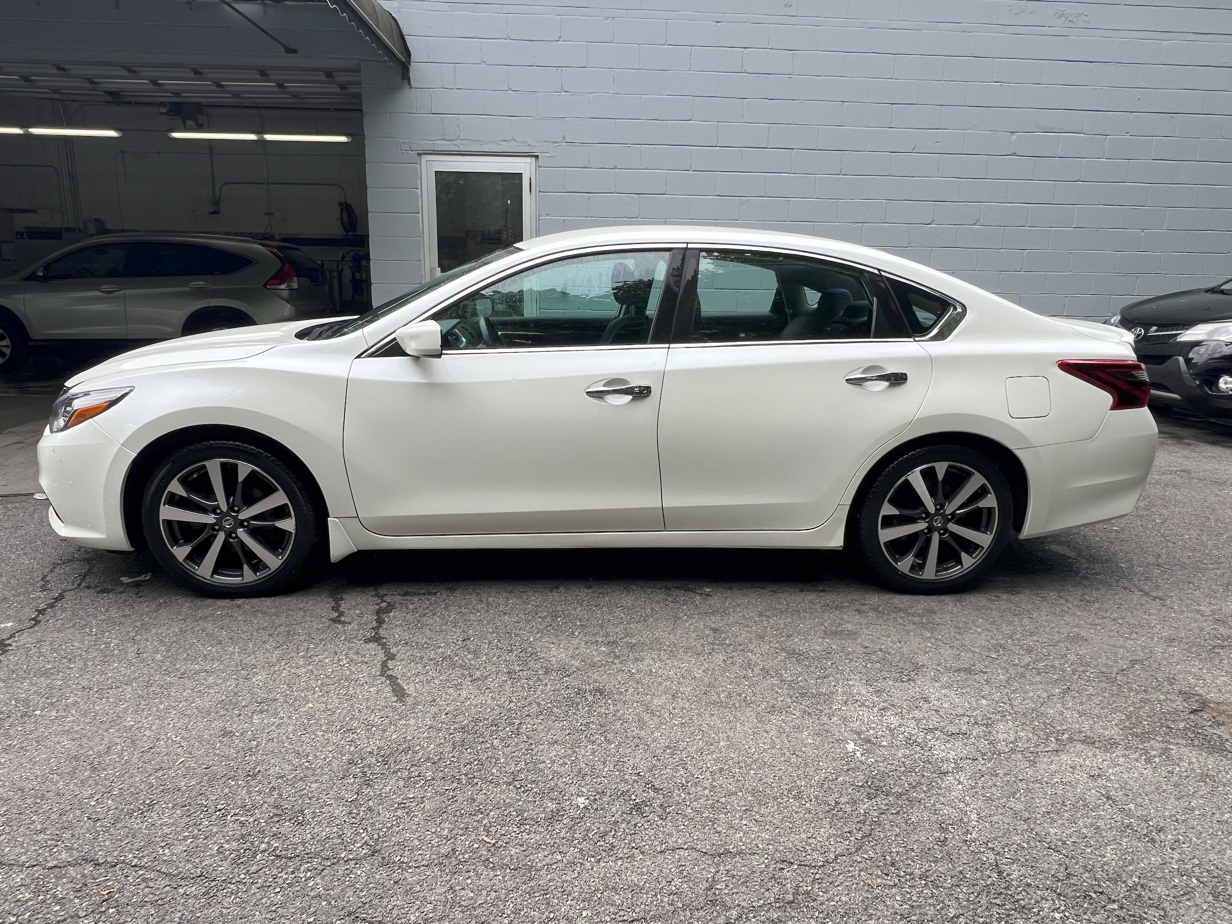 Used 2017 Nissan Altima SR with VIN 1N4AL3AP3HC262295 for sale in Brooklyn, NY