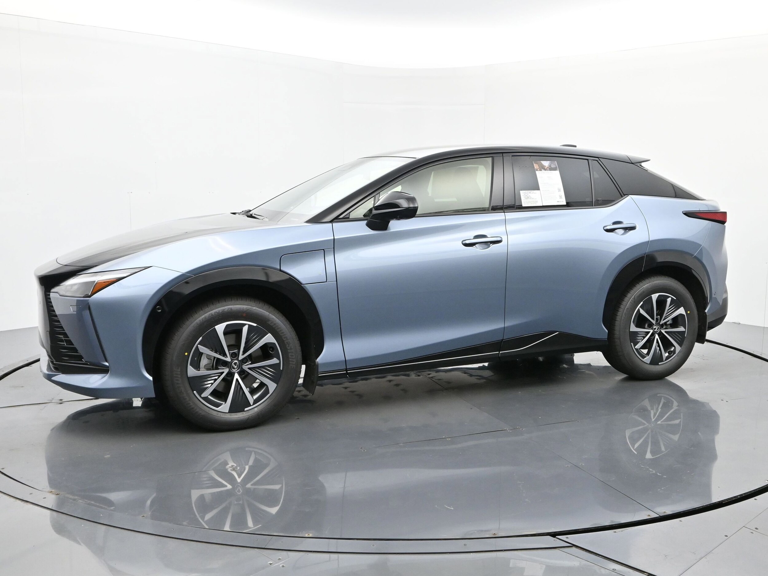 2025 Lexus RZ 450e Premium photo 2