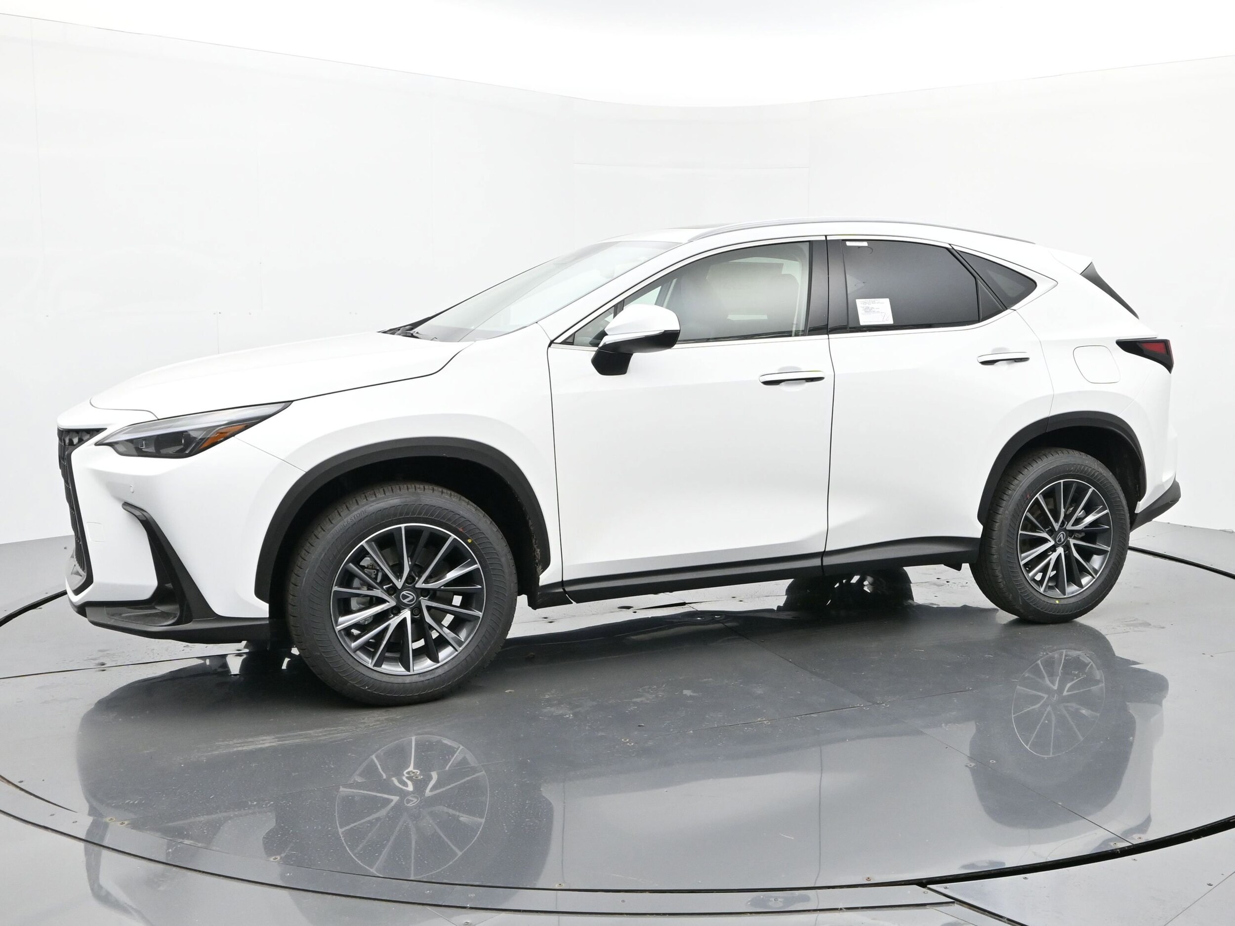 2026 Lexus NX 350 photo 2