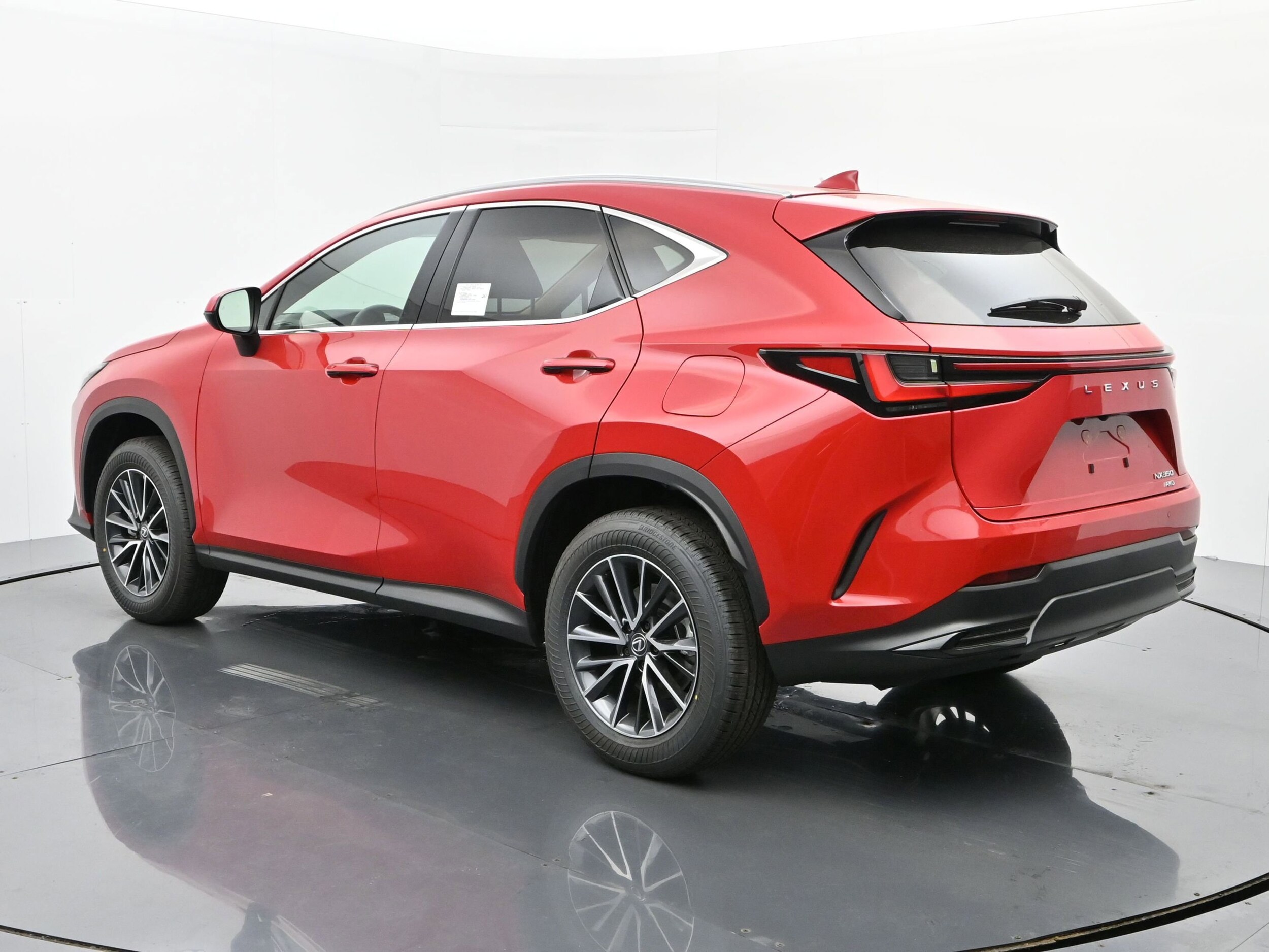 2025 Lexus NX 350 photo 3