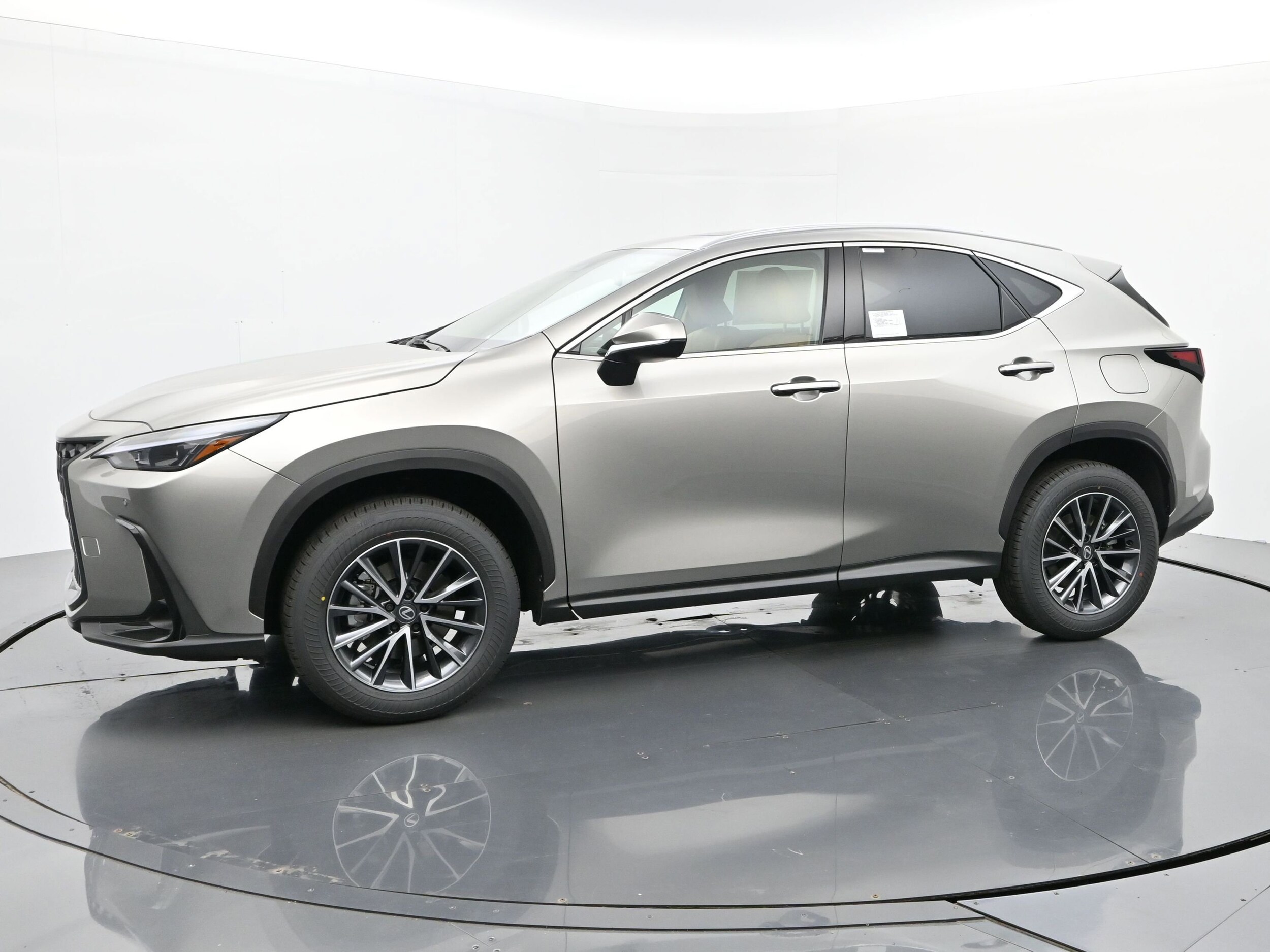 2026 Lexus NX 350 photo 2