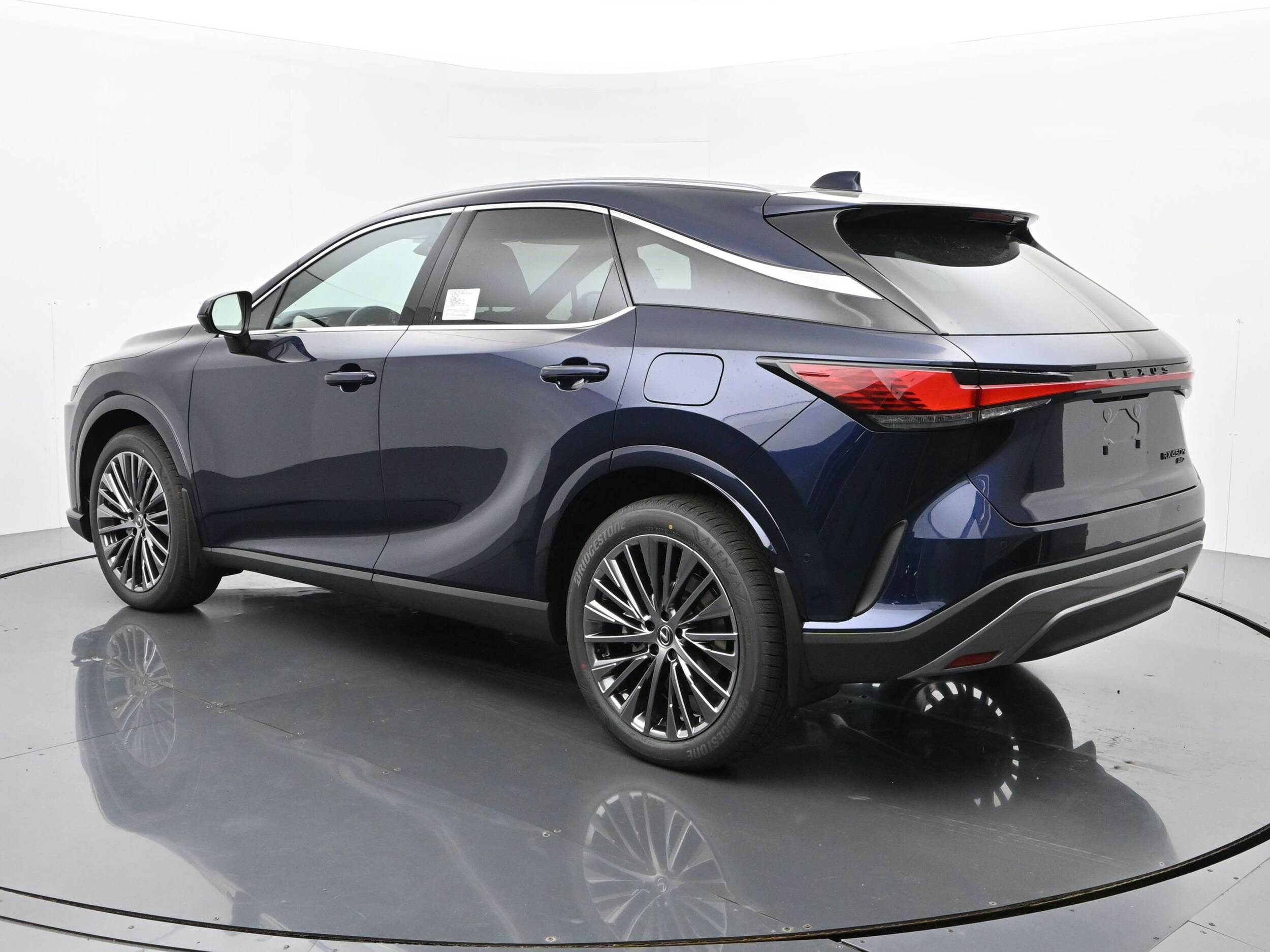 2025 Lexus RX 450h+ Luxury photo 3
