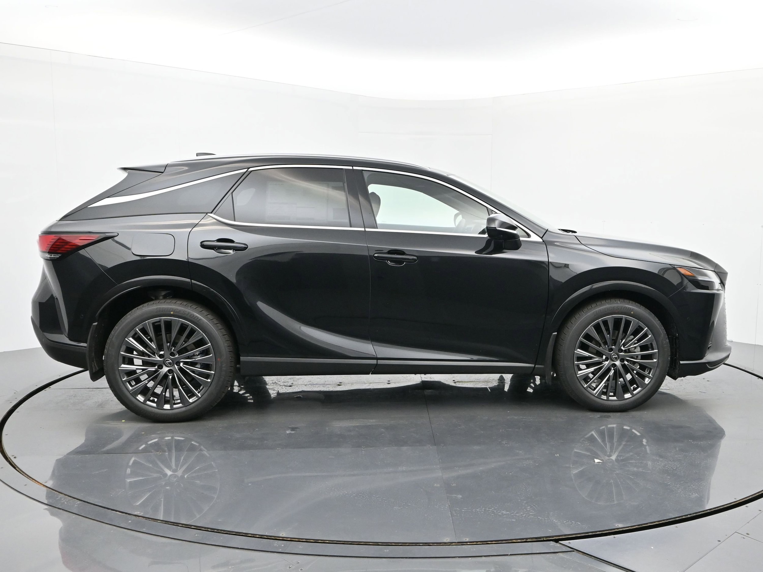 2026 Lexus RX 450h+ Luxury - Photo 6
