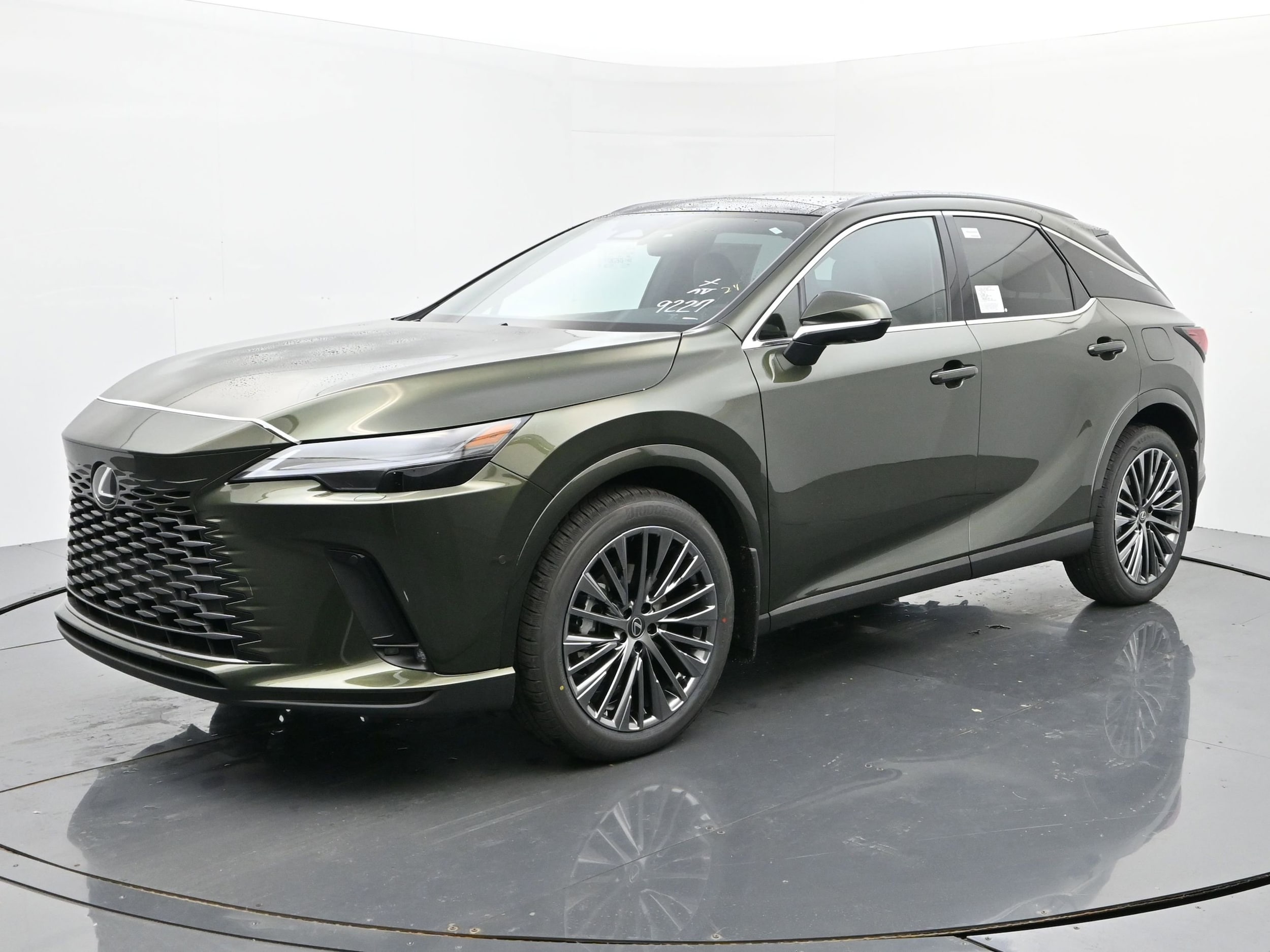 2026 Lexus RX PHEV 450h+'s photo