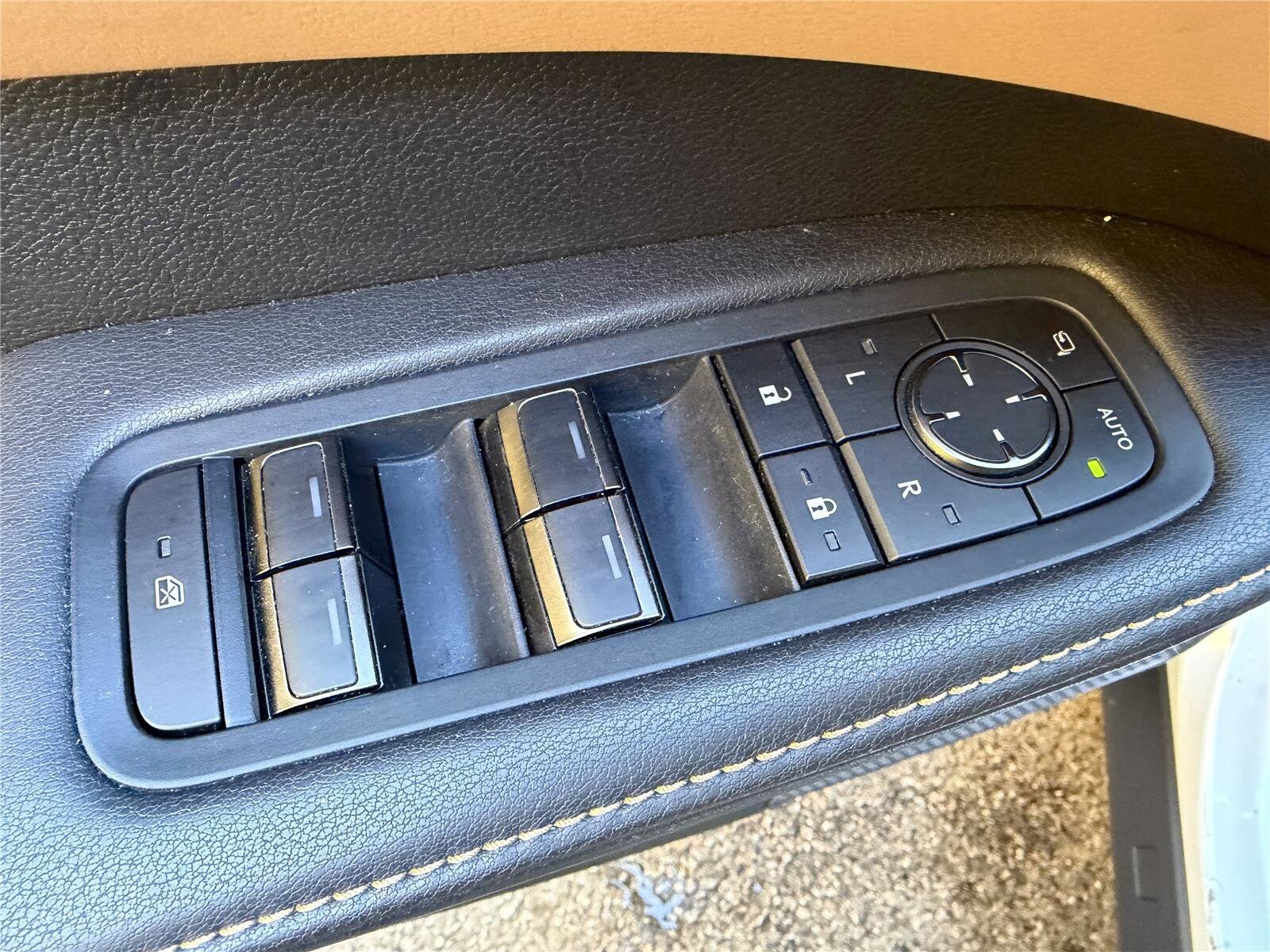 2024 Lexus RX 350 Premium photo 3