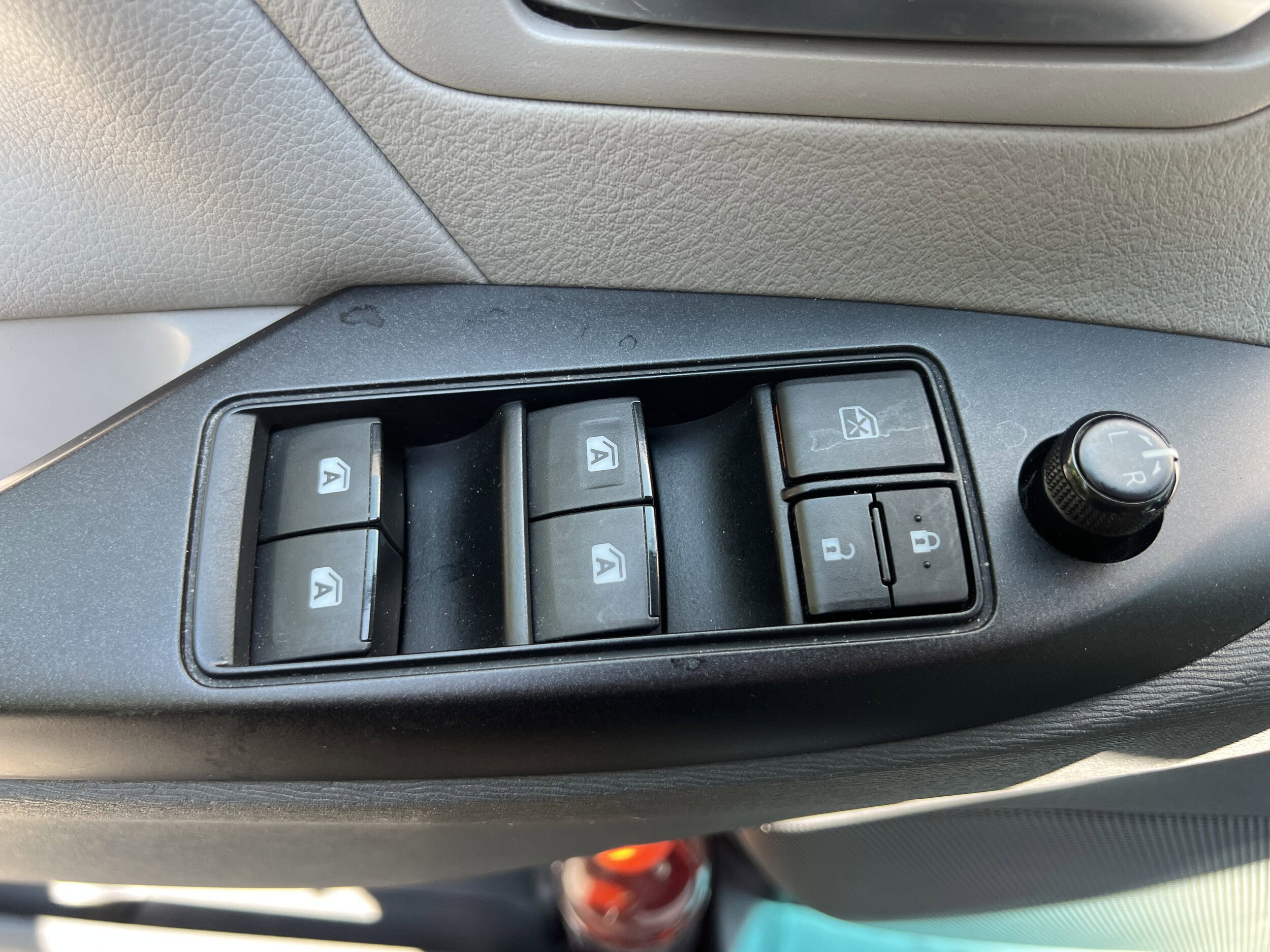 2017 Toyota Sienna L photo 3
